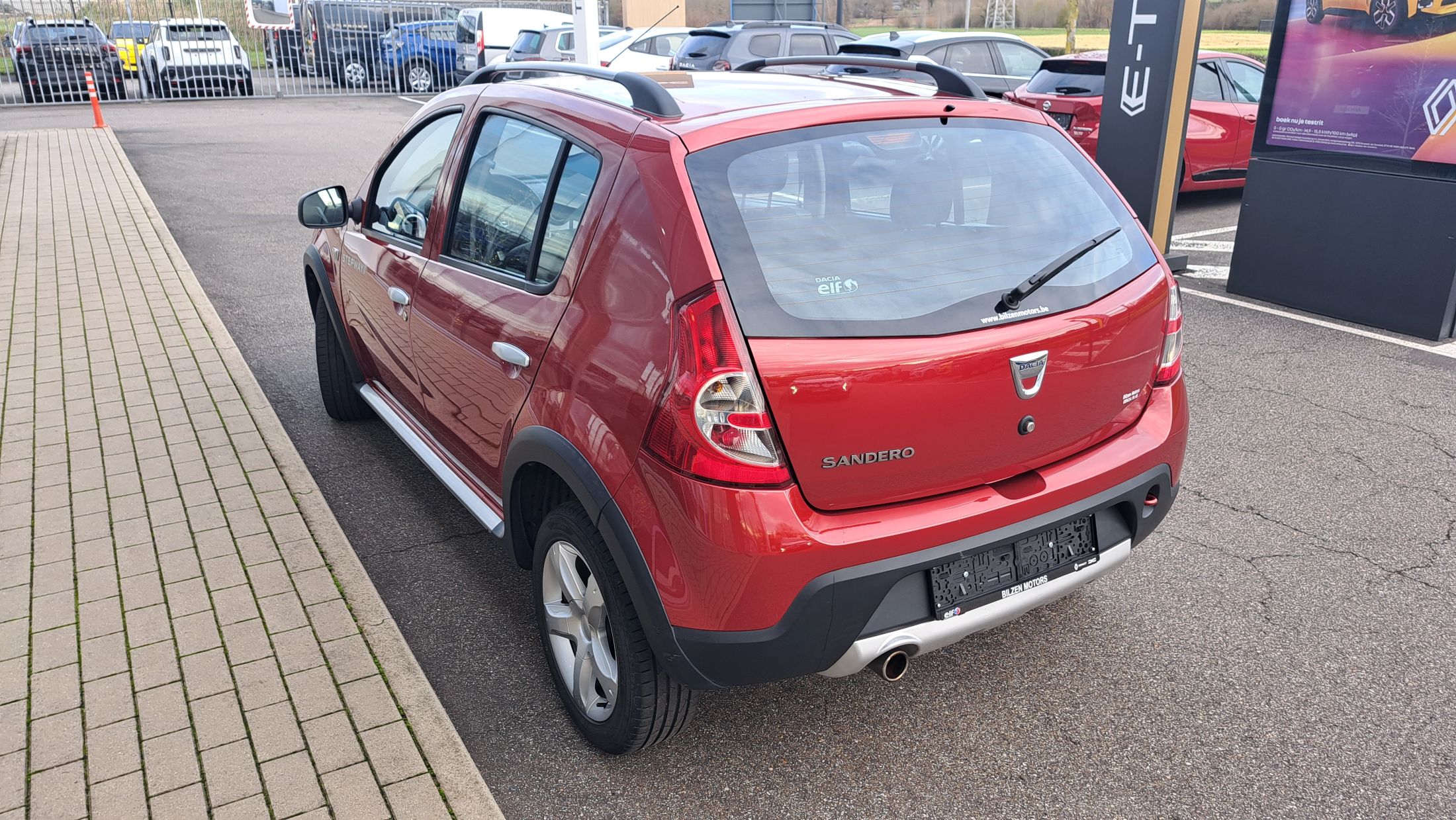 Dacia Sandero Stepway 1.6cc 85Pk, airco, centrale deurvergrendeling.