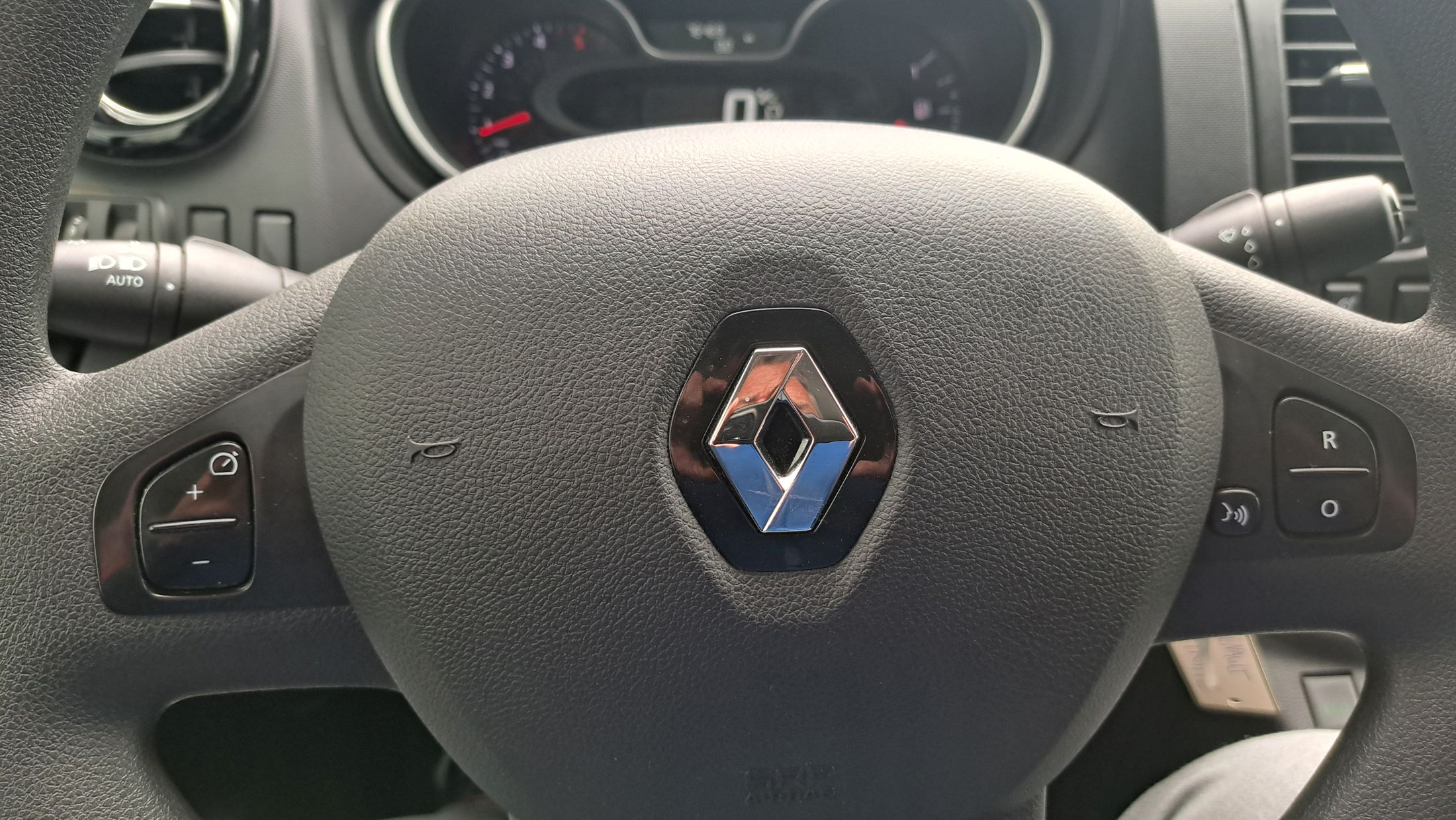 Renault Trafic Dubbele Cabine 2.0, 145 Pk AUTOMAAT, trekhaak, GPS, camera, 5 zitplaatsen