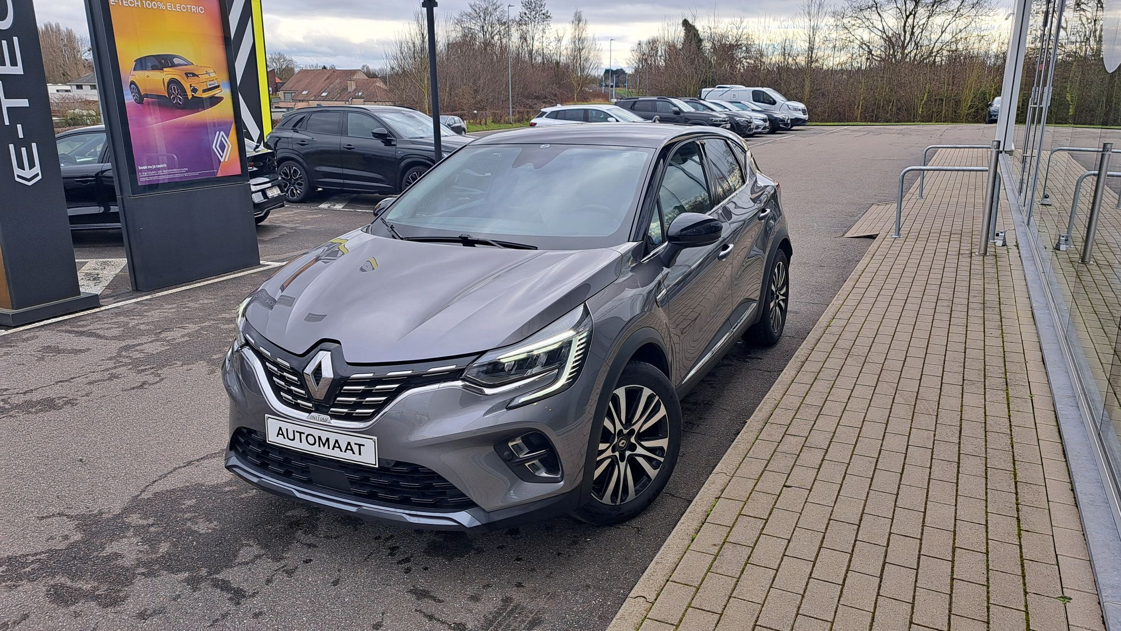 Renault  Captur 140Pk, InitialeParis, wegkl.trekh, Full Optie