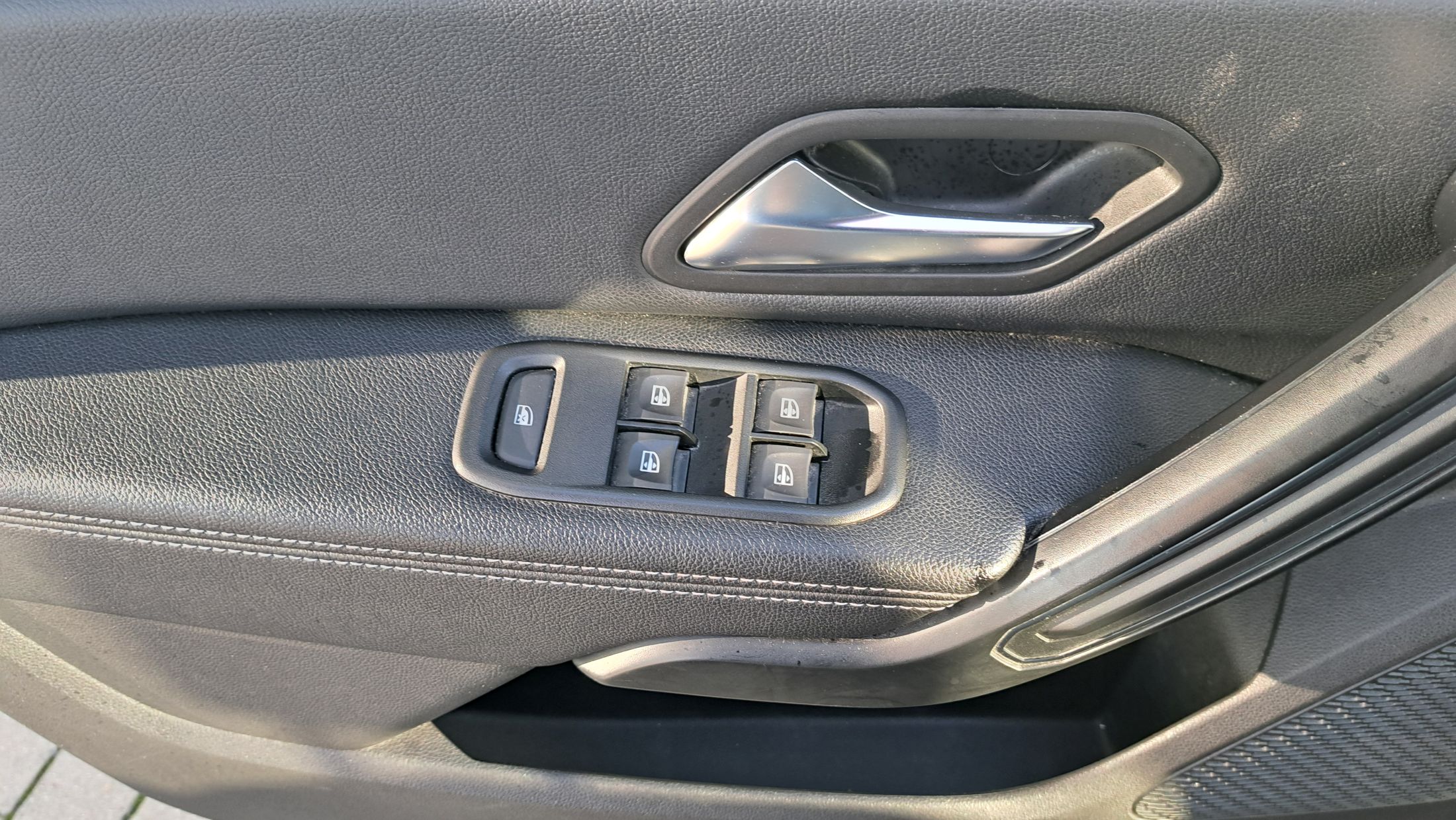 Dacia Duster 1332cc 131Pk, GPS, 360°camera, airco, dodehoekwaarschuwing.