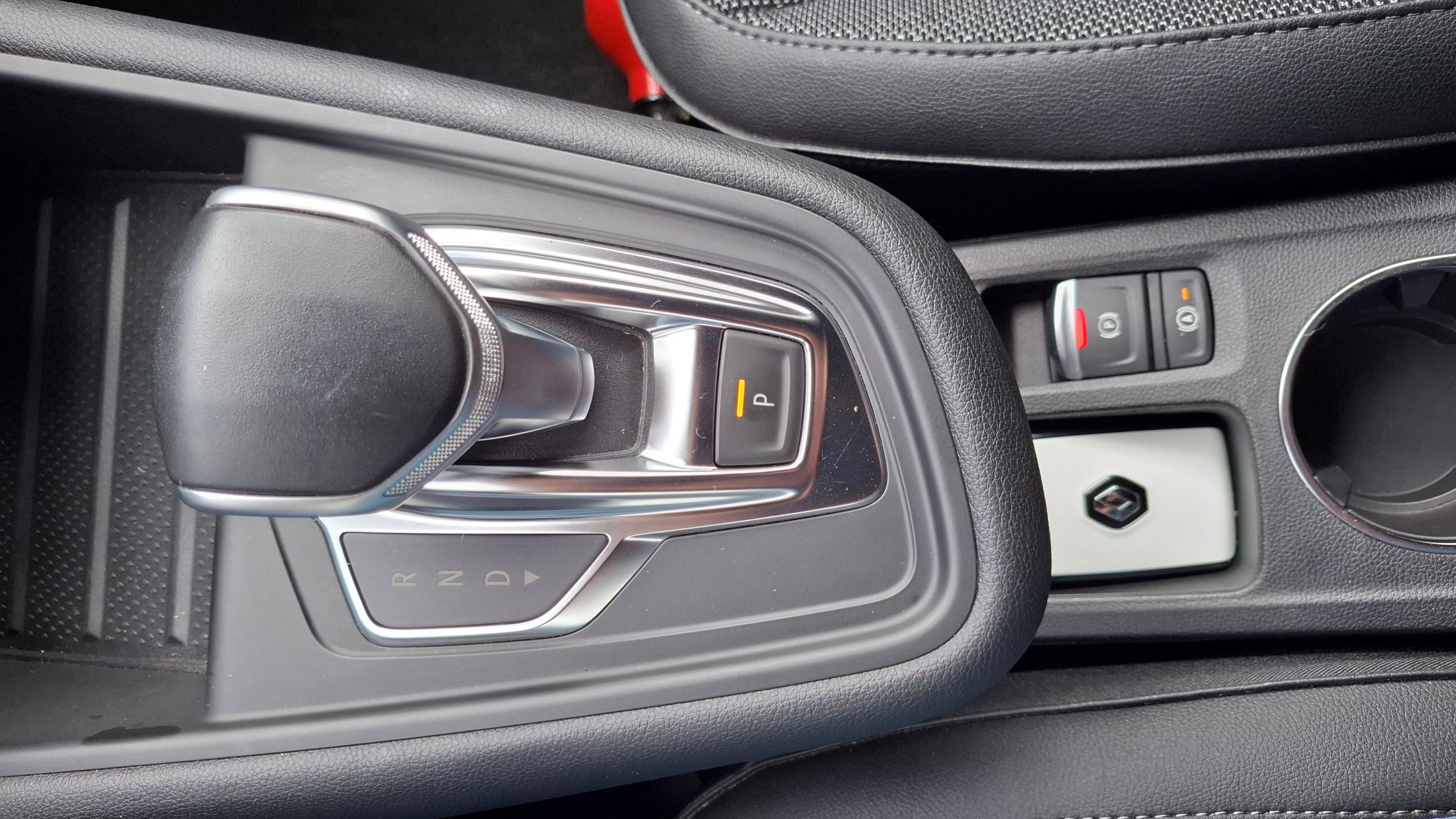 Renault Captur TCe 140 Pk AUTOMAAT, zetelverwarming, sensoren V+A, camera