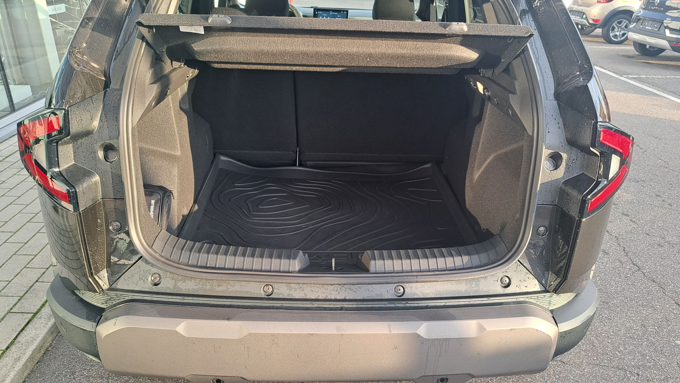 Dacia Duster Extreme Hybrid 140 Pk, 360 cam, GPS, dodehoekwaarschuwing.