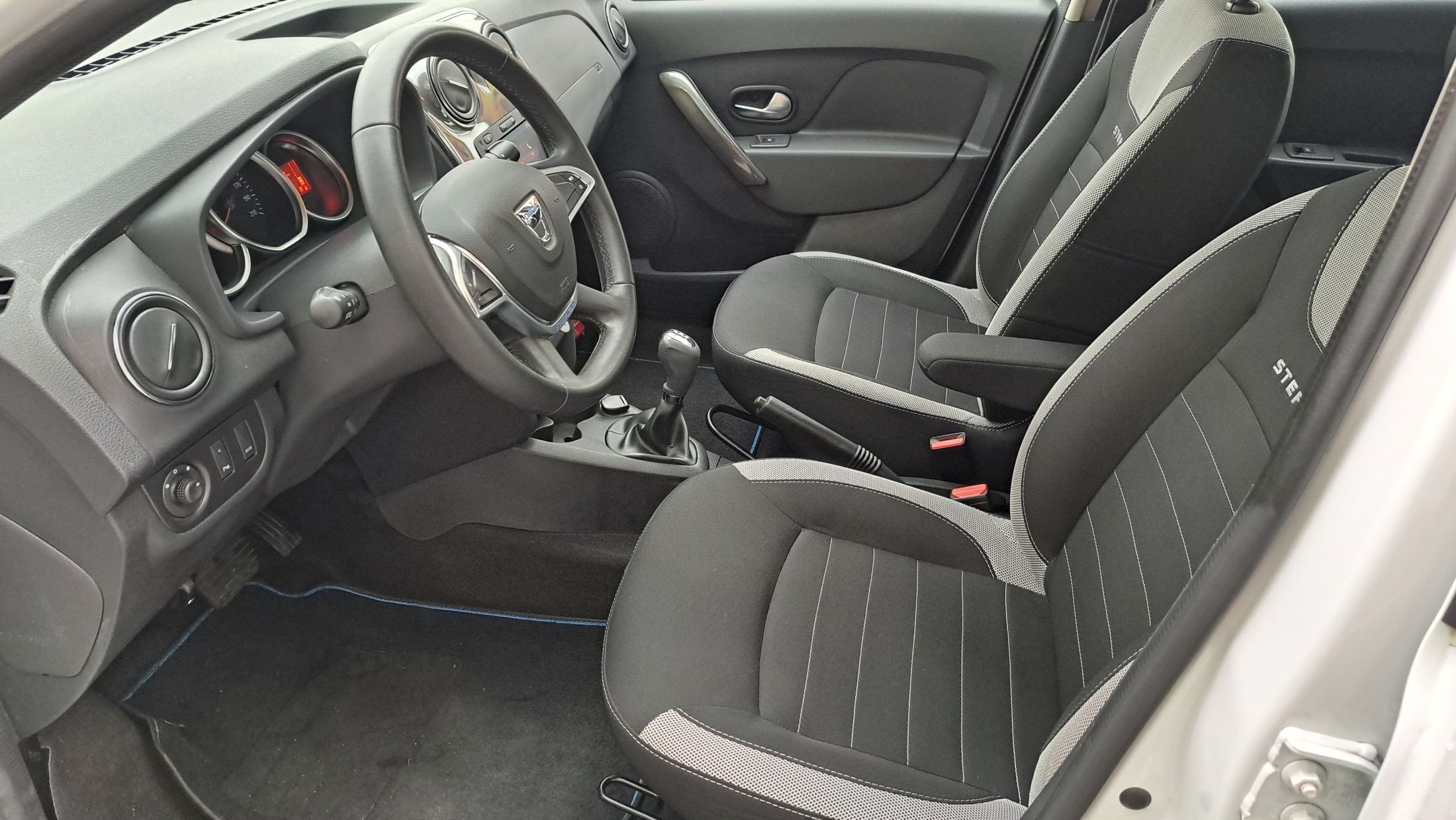 Dacia Sandero Stepway TCe 90, AUTOMAAT, sensoren A, camera, GPS