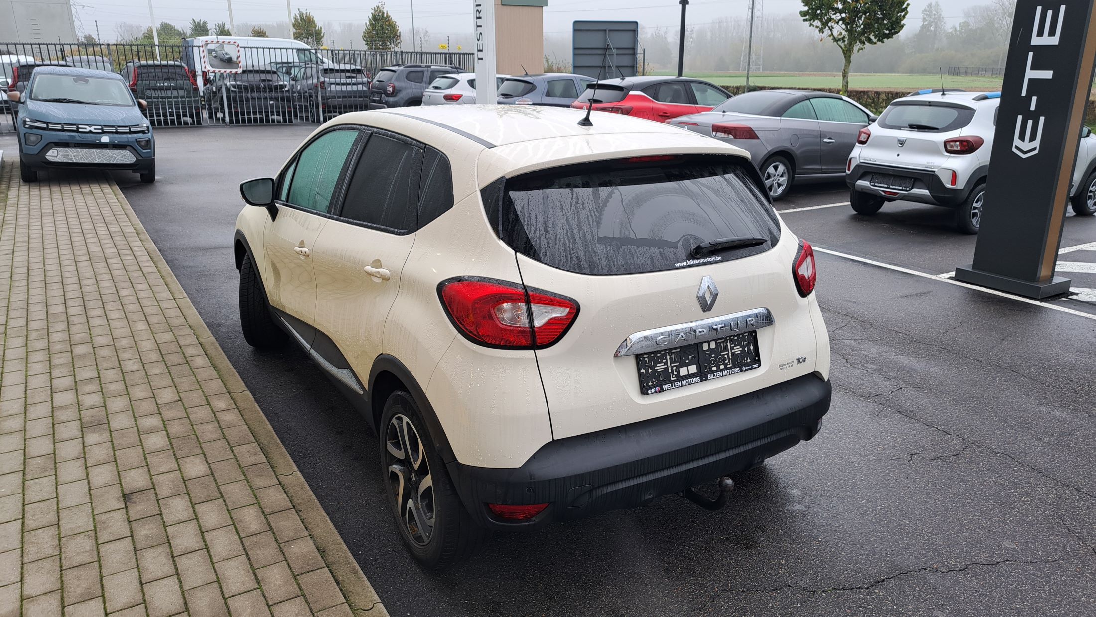 Renault Captur TCe 90, airco, GPS, sensoren A, camera, trekhaak