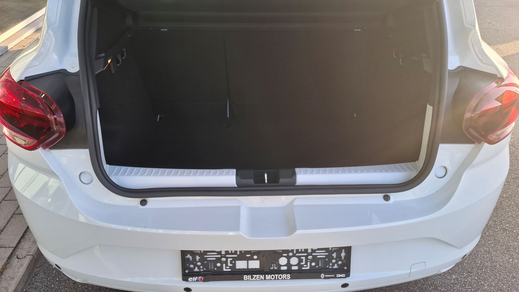 Dacia Sandero TCe 90, airco, GPS, sensoren V+A, camera, dodehoekwaarschuwing