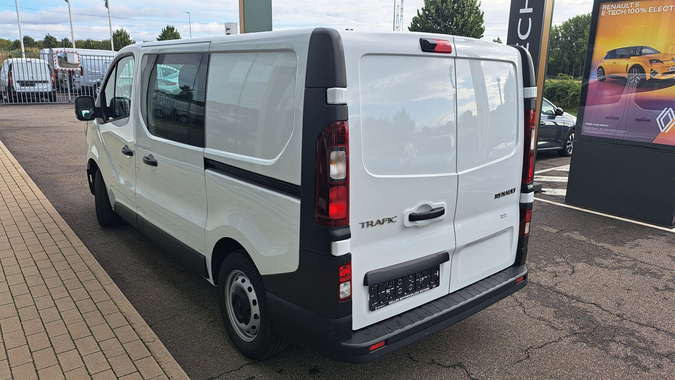 Renault Trafic Dubbele cab. 130 Pk, airco, GPS, camera, schuifdeur L+R