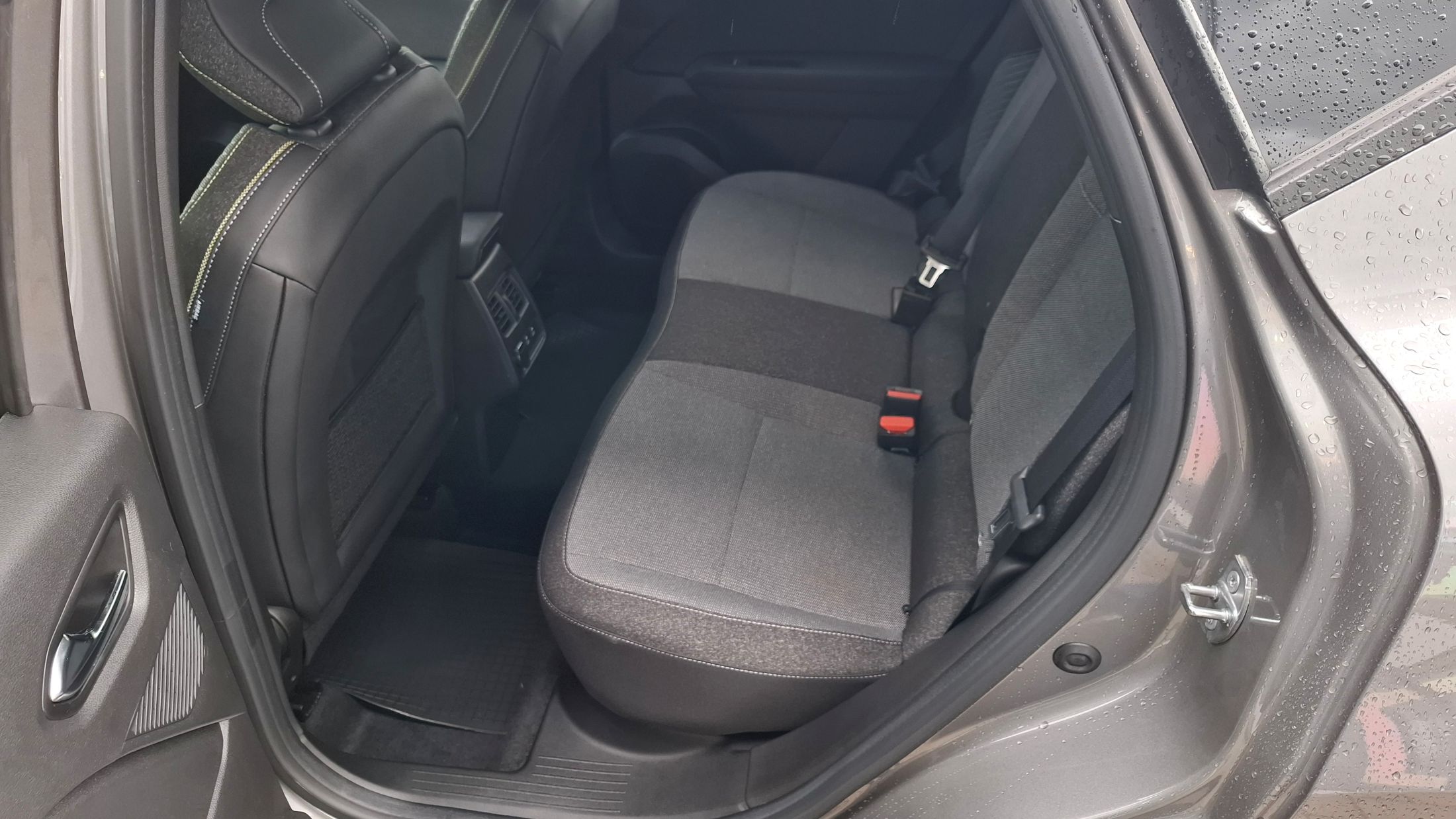 Renault Captur 1332cc/160Pk AUTOMAAT, trekhaak, zetelverwarming.