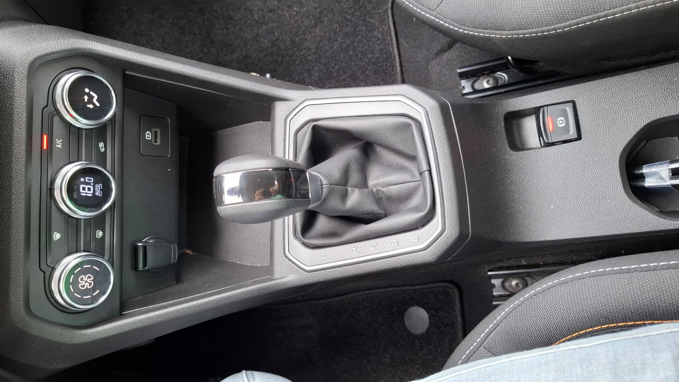 Dacia Stepway TCe 90 AUTOMAAT, airco, GPS, camera, dodehoekwaarschuwing, sensoren V+A