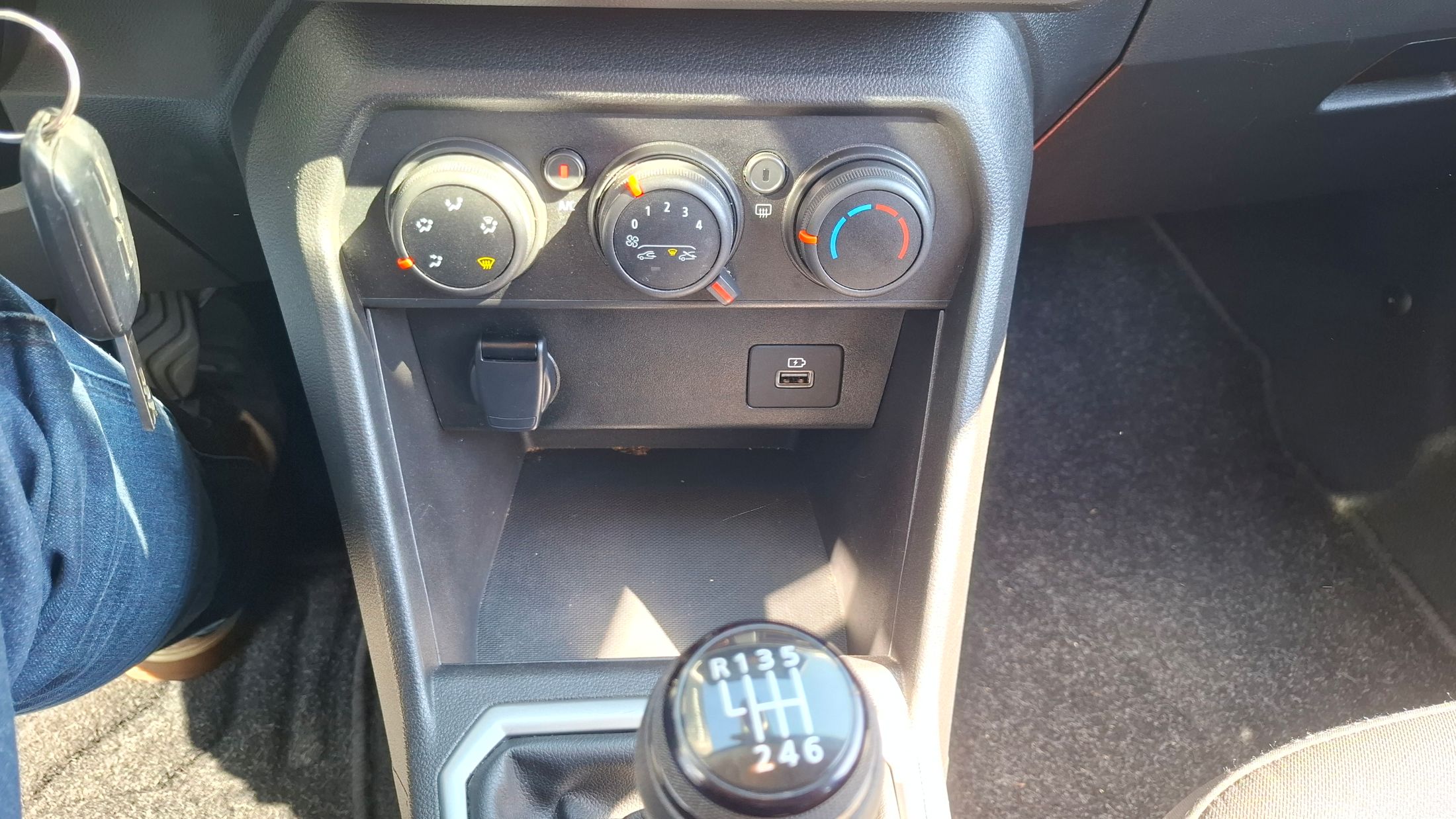 Dacia Stepway TCe 90, airco, GPS, sensor V+A, dodehoekwaarschuwing