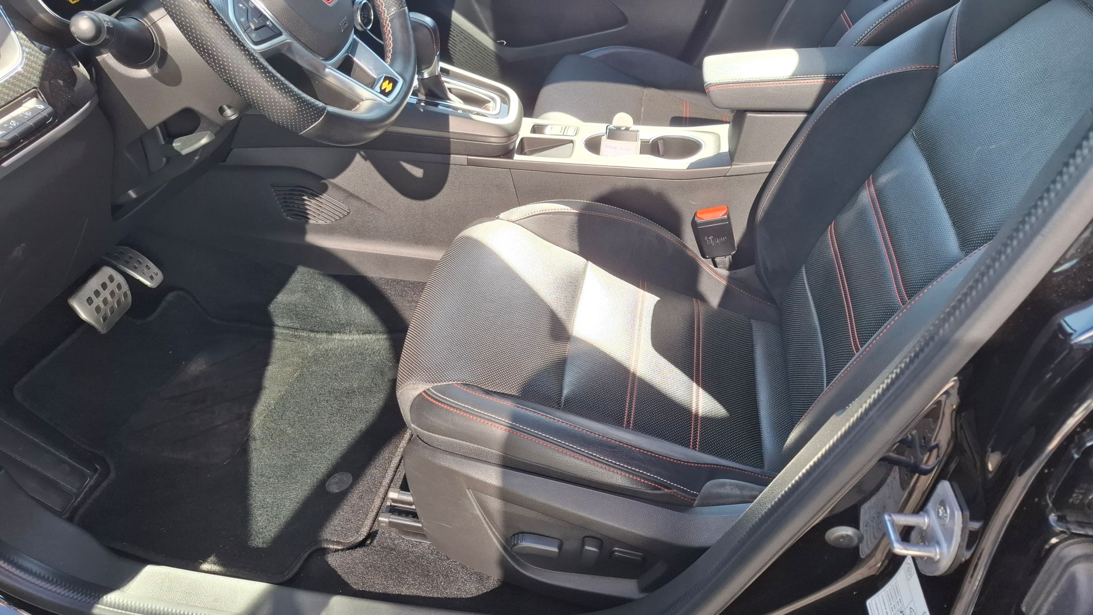 Renault Arkana 1332cc-140Pk, zetelverwarming, leder, dodehoekwaarschuwing