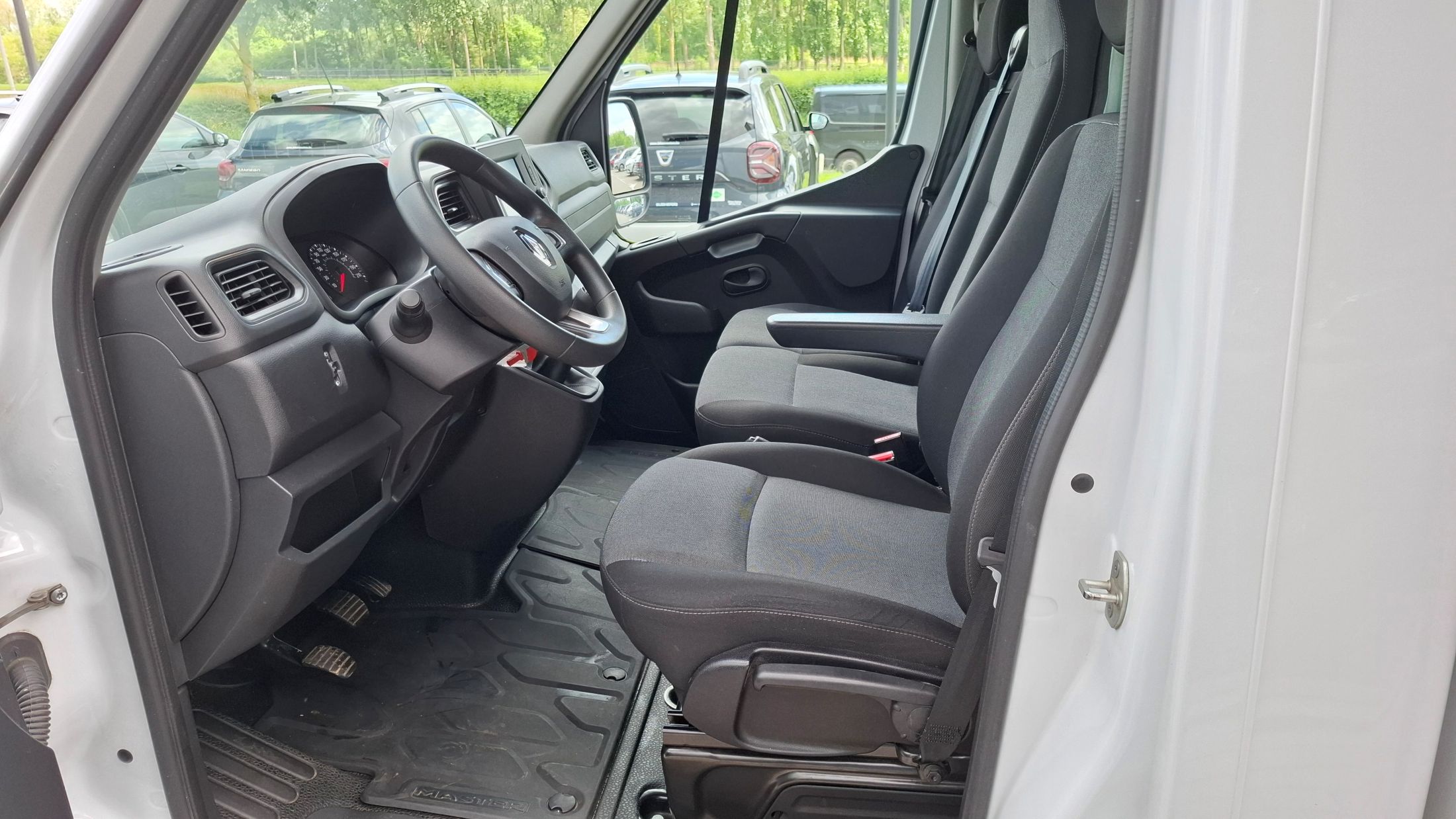 Renault Master Cargo 2299/165Pk, GPS, airco, laadklep 750Kg