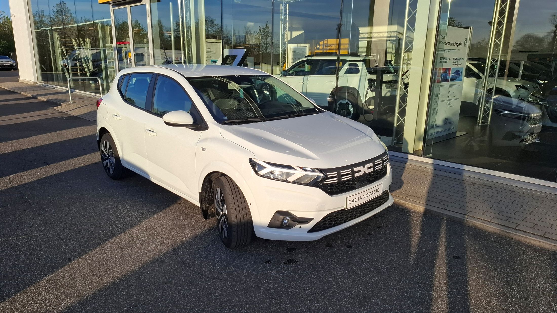 Dacia Sandero TCe 90, airco, GPS, sensoren V+A, camera, dodehoekwaarschuwing