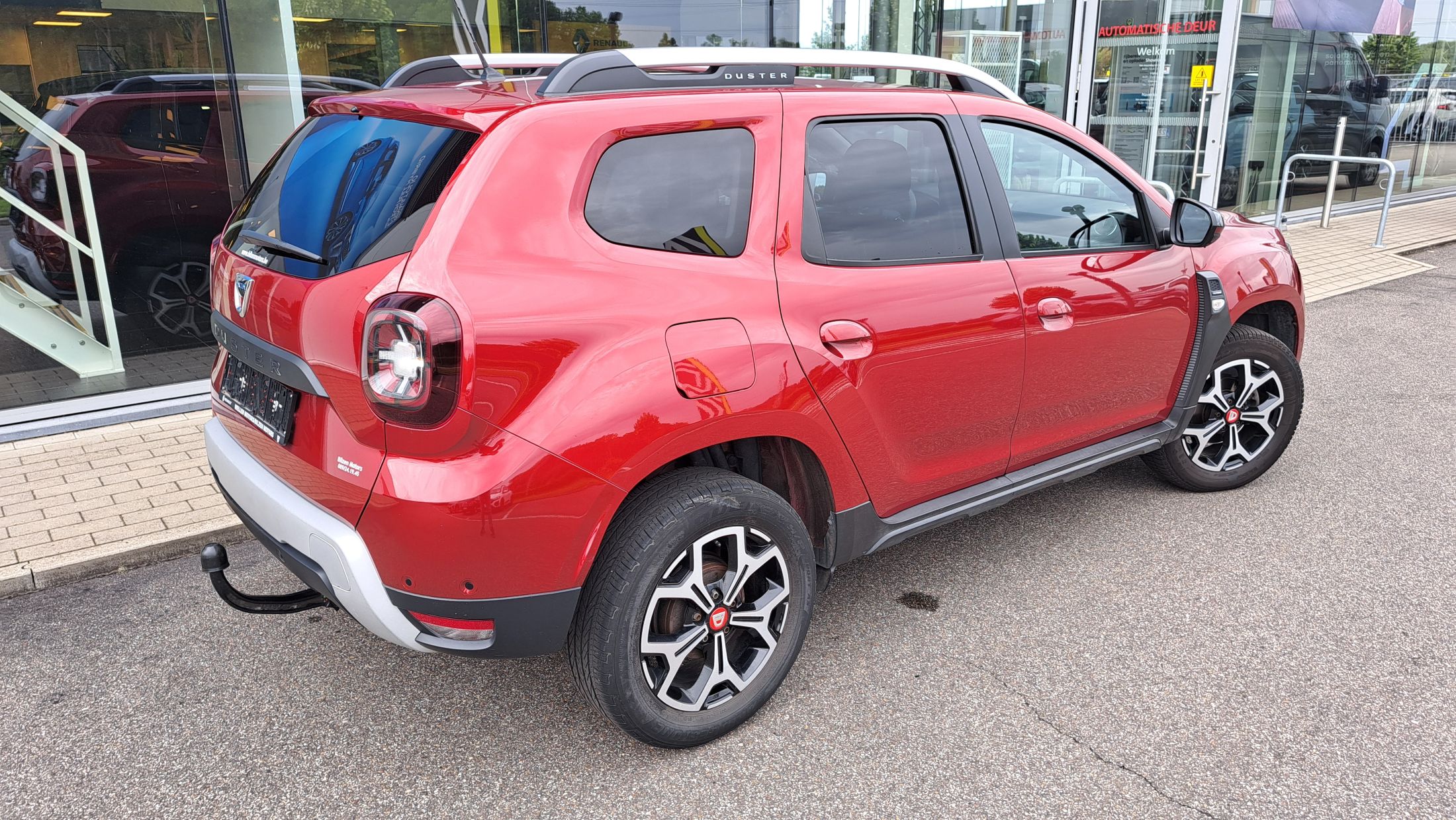 Dacia Duster 1332cc 150Pk, GPS, camera, trekhaak, sensoren A, dodehoekwaarschuwing