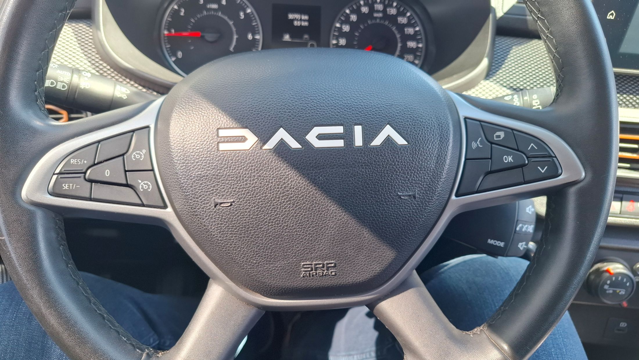 Dacia Stepway TCe 90, airco, GPS, sensor V+A, dodehoekwaarschuwing