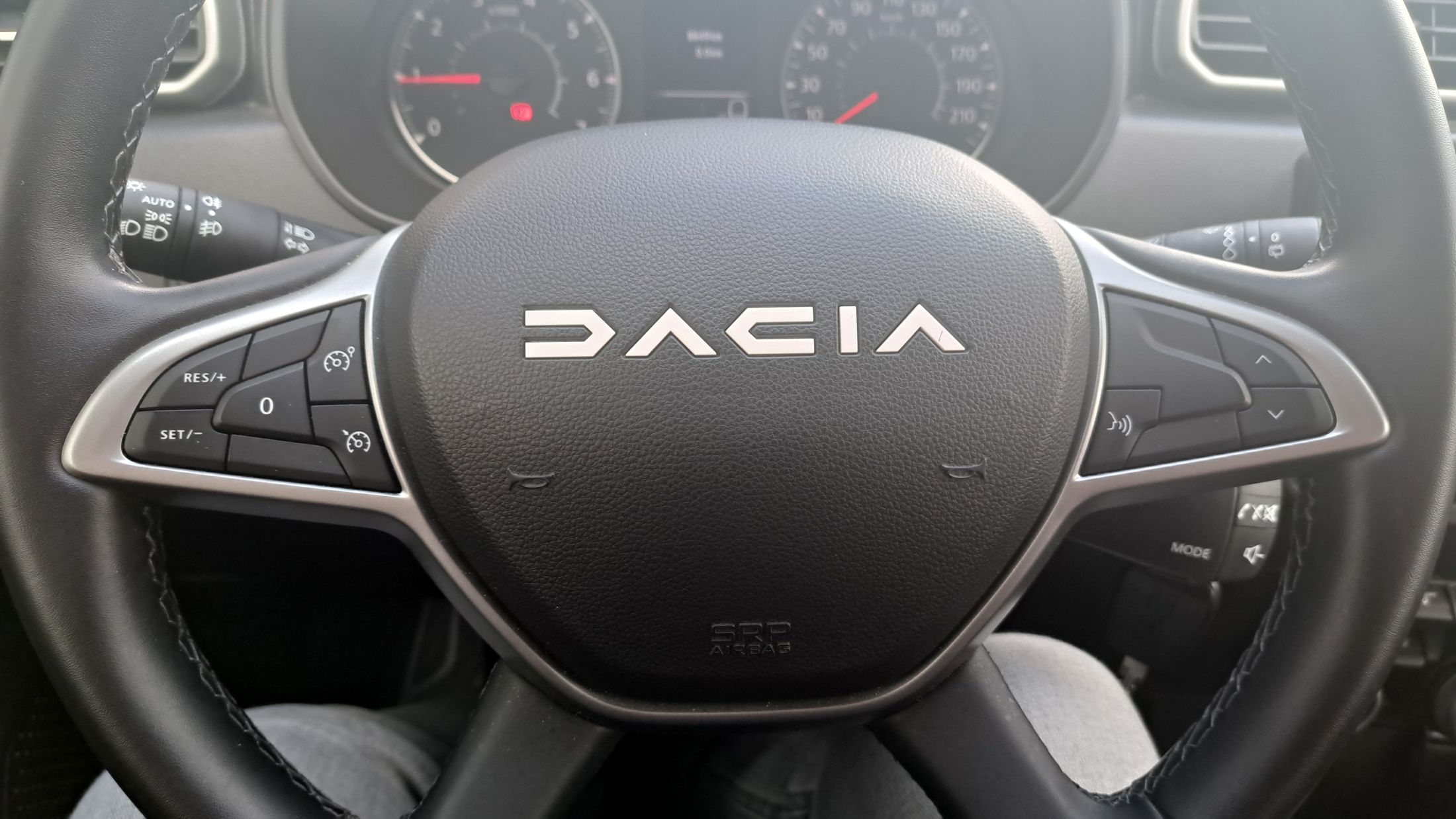 Dacia Duster TCe 90, airco, GPS, sensoren A, camera, trekhaak, 8648 km