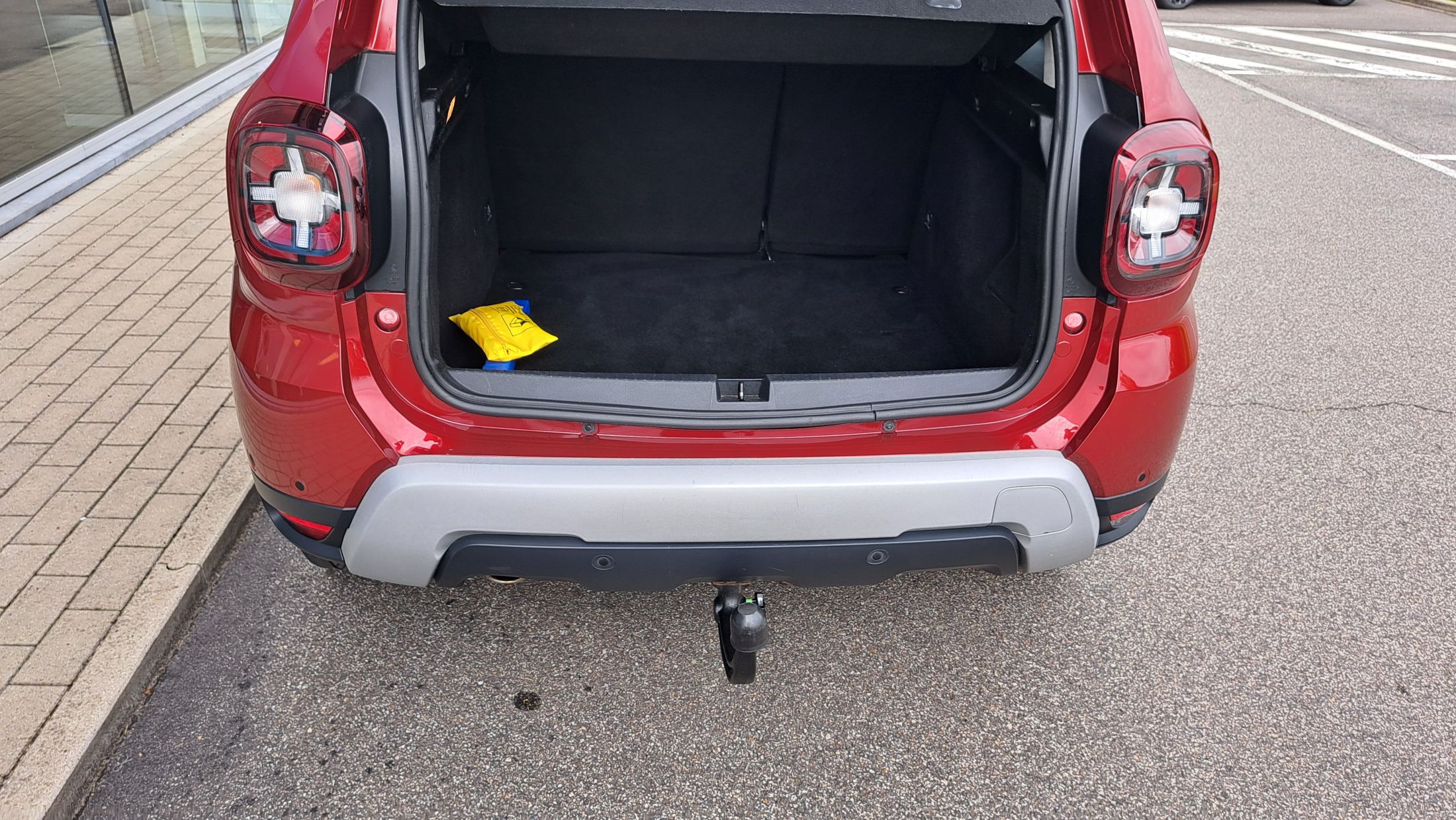 Dacia Duster 1332cc 150Pk, GPS, camera, trekhaak, sensoren A, dodehoekwaarschuwing