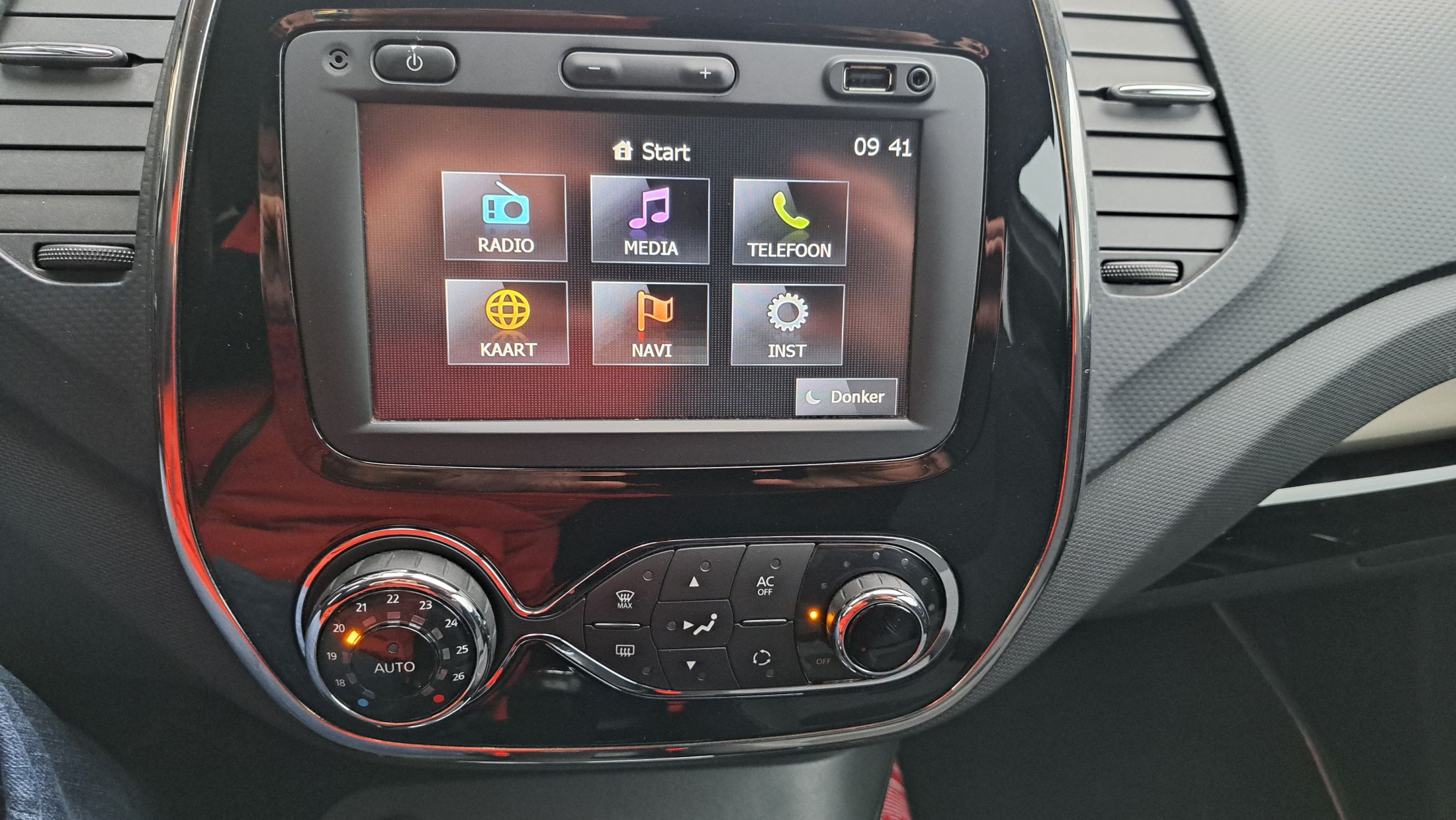 Renault Captur TCe 90, airco, GPS, sensoren A, camera, trekhaak