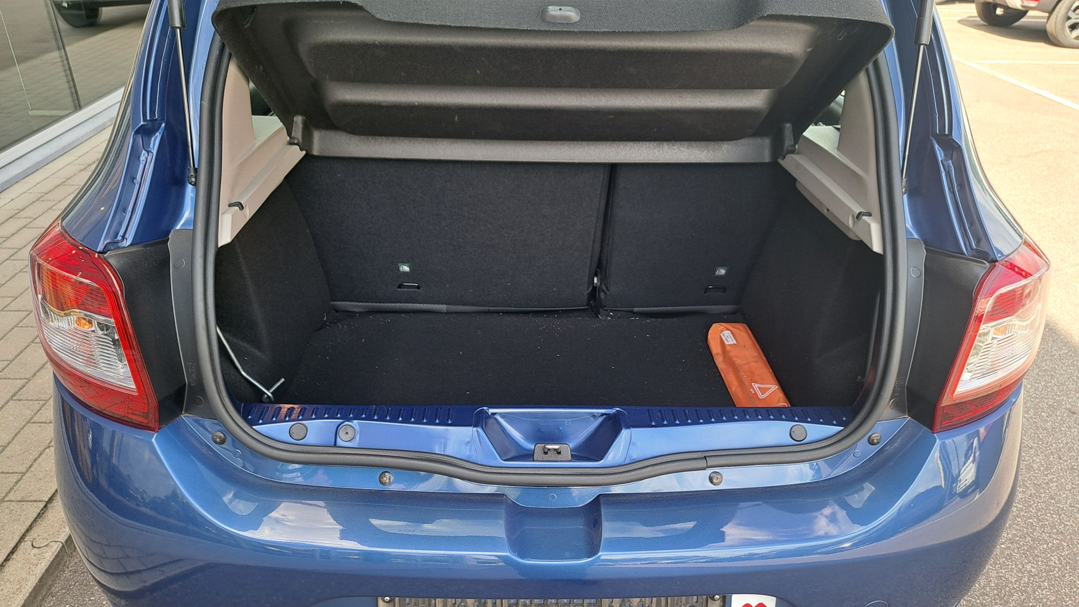 Dacia Sandero 1200 cc 75 Pk, metaalkleur, radio, 49455 km