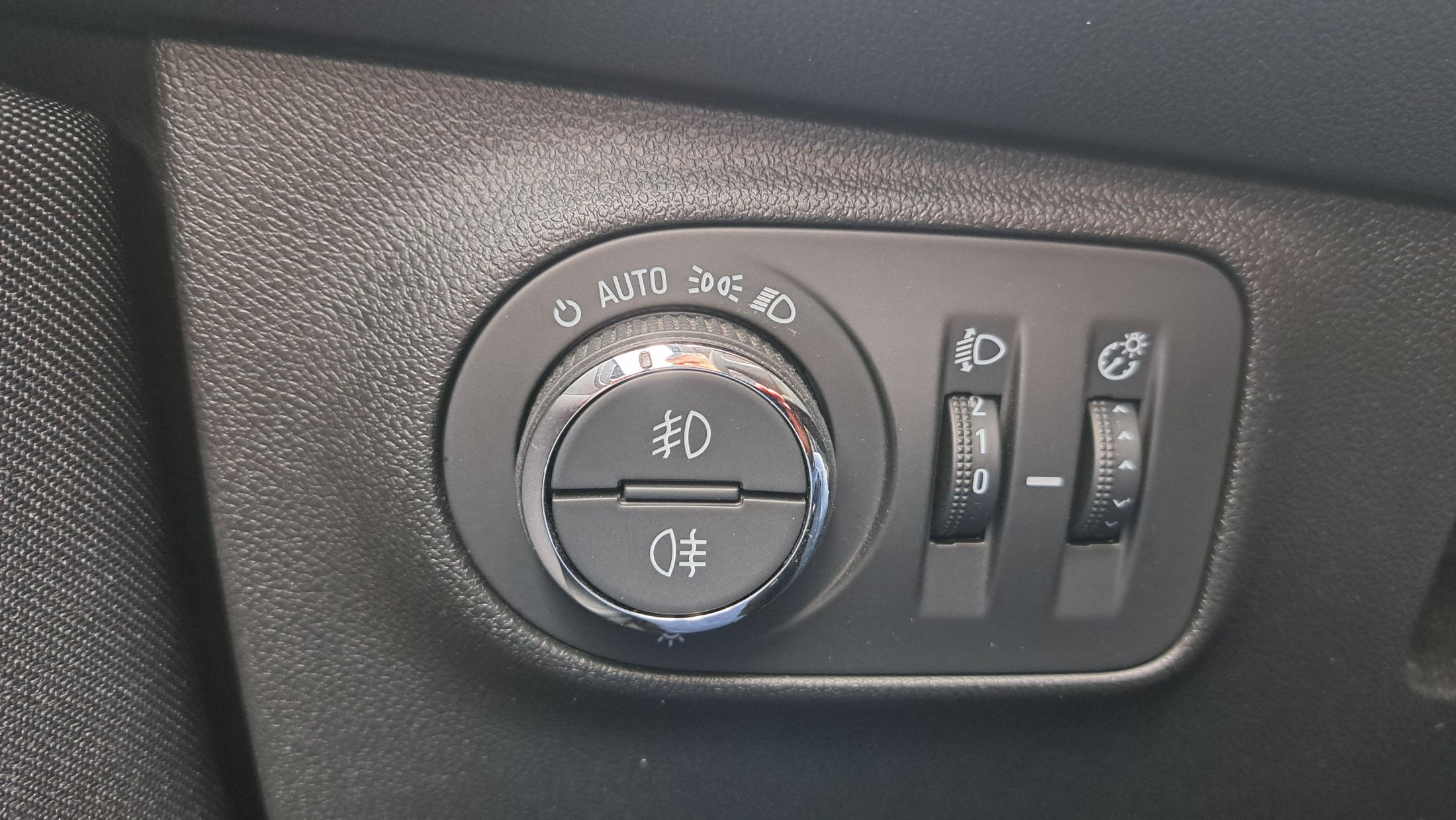 Opel Corsa 14i 90Pk AUTOMAAT, airco, trekhaak, 5 deurs
