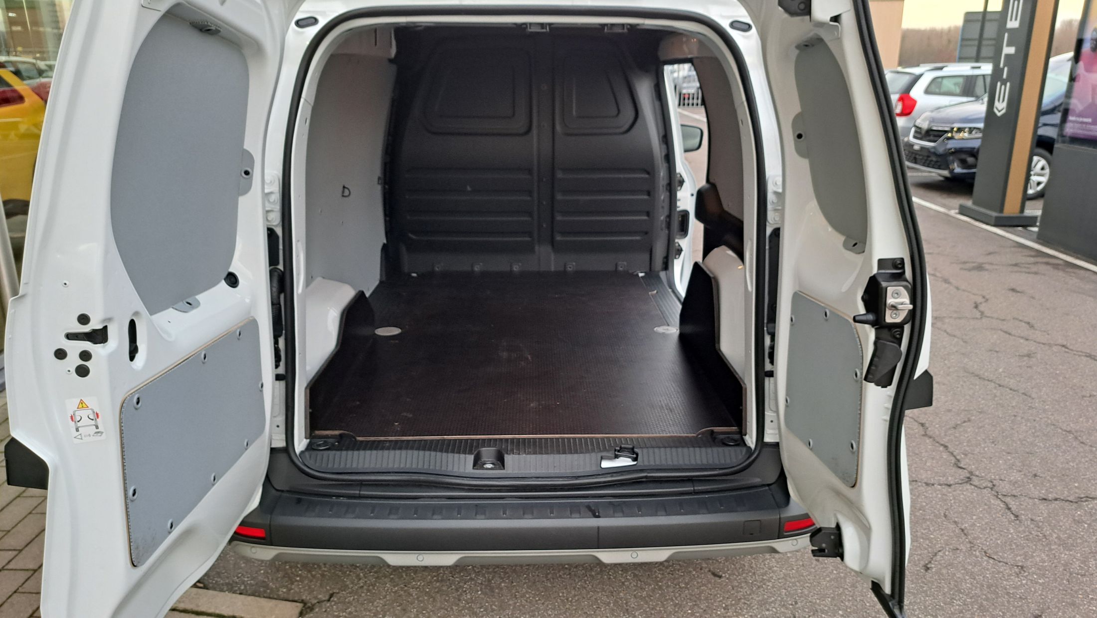 Renault Kangoo Van TCe 130 Pk, airco, apple&android, pack cargo