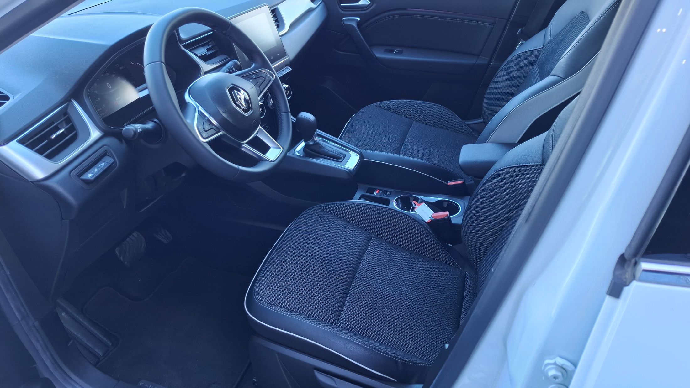 Renault Captur AUTOMAAT 1332cc/140Pk, GPS, camera, sensoren A
