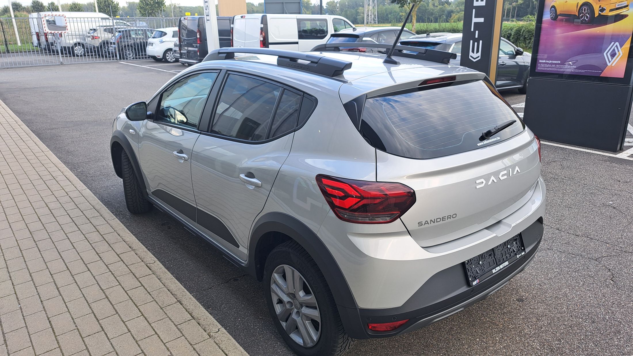 Dacia Stepway TCe 90, GPS, sensor V+A, camera, dodehoekwaarschuwing