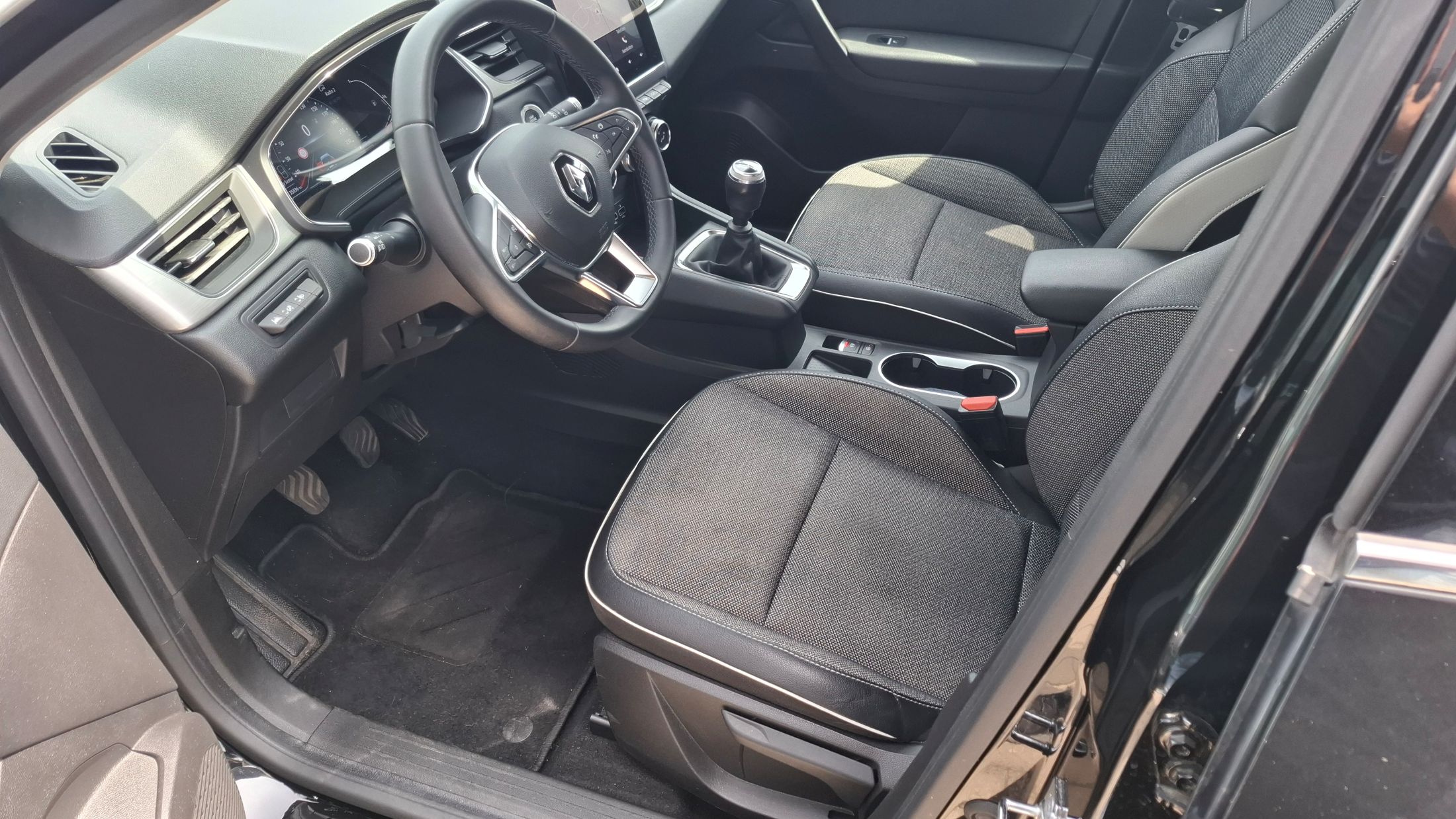 Renault Captur TCe 90, airco, GPS, sensor V+A, 360° camera, trekhaak