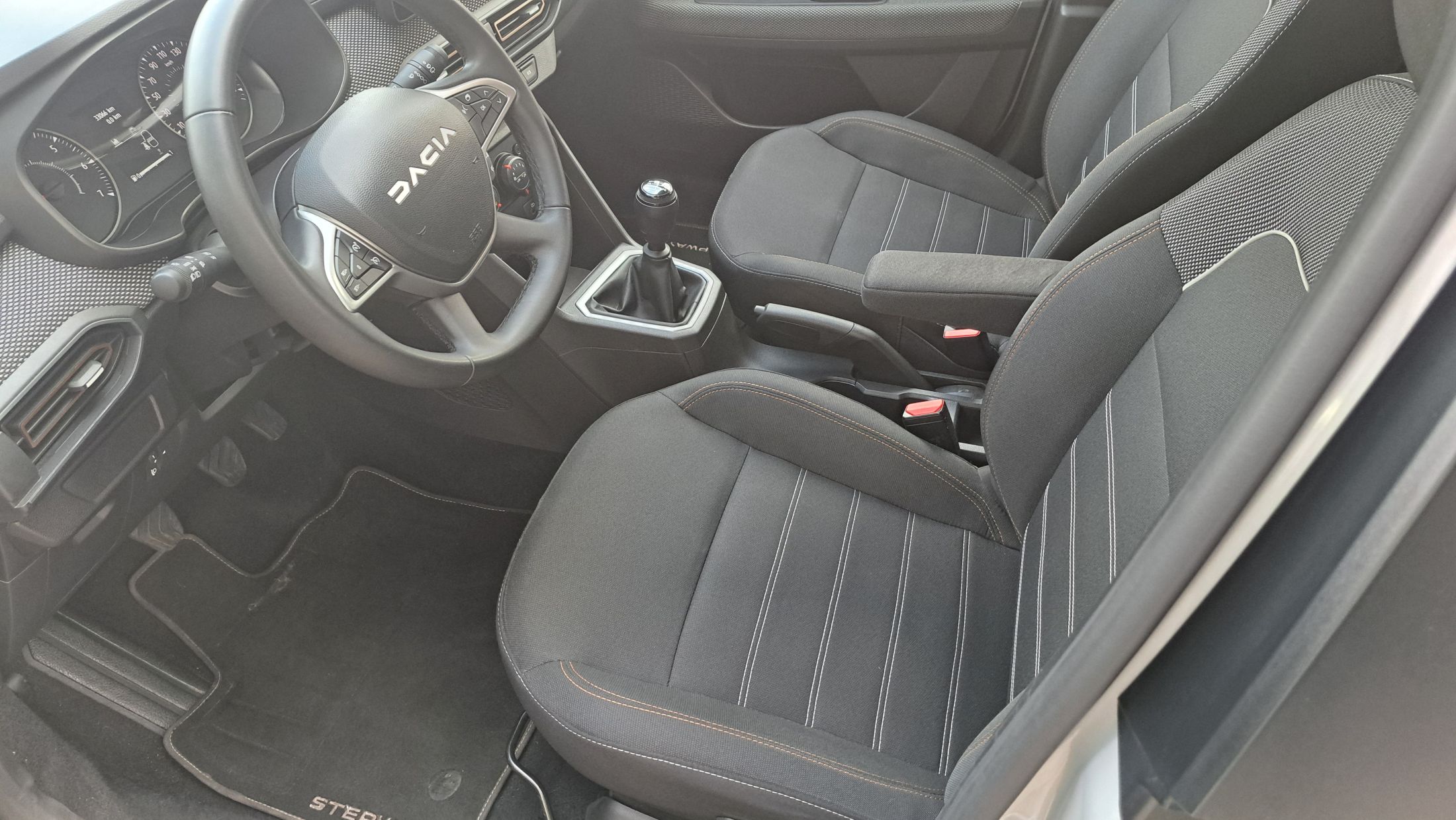 Dacia Stepway TCe 90, GPS, sensor V+A, camera, dodehoekwaarschuwing