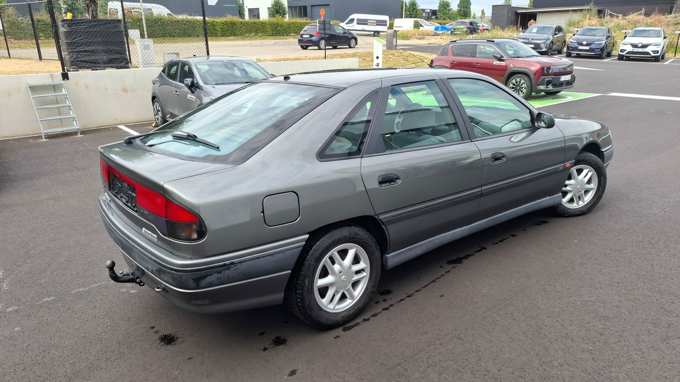 Renault Safrane 2.0 Lt AUTOMAAT, airco, zeer proper. OLDTIMER