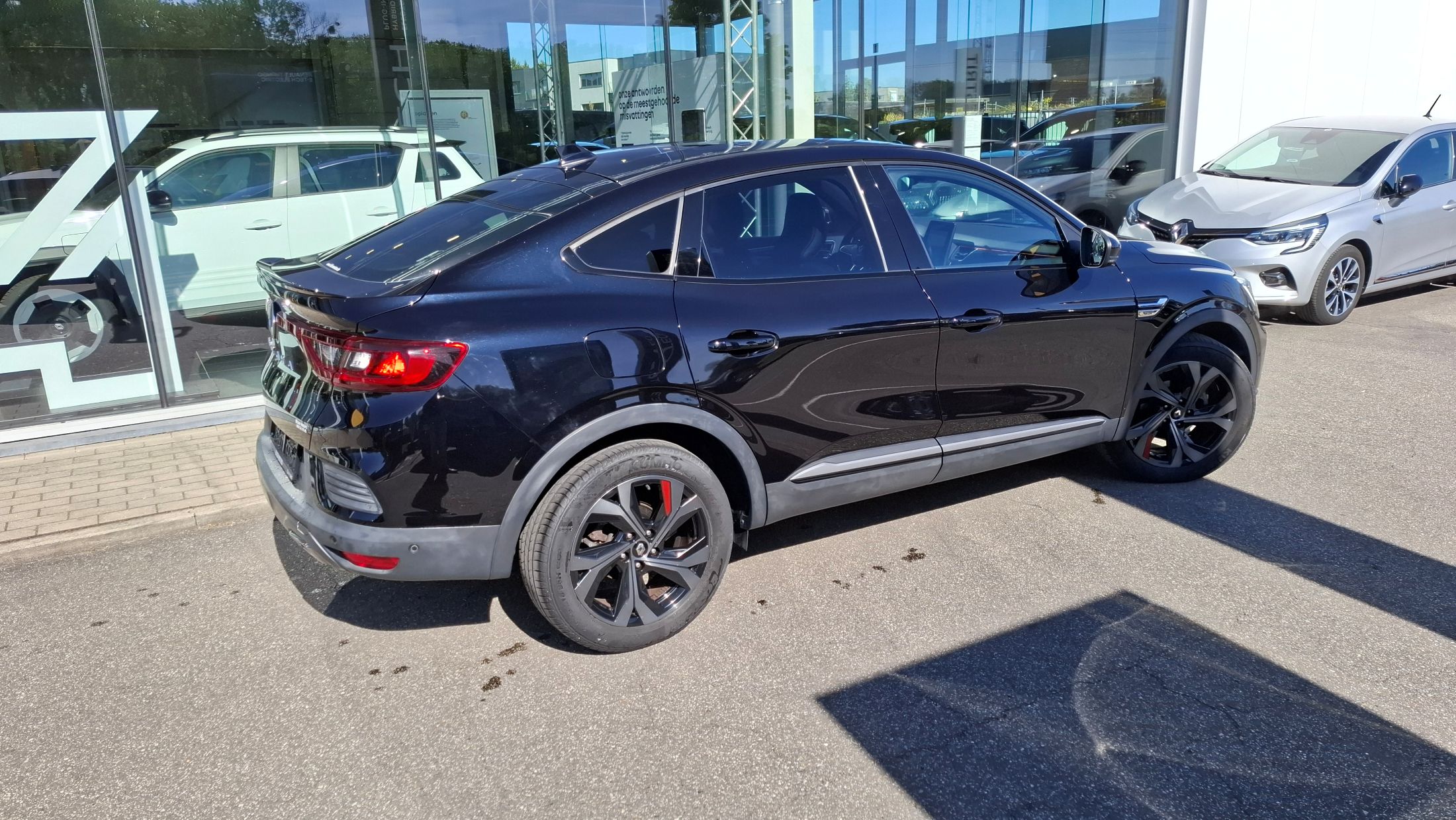 Renault Arkana 1332cc-140Pk, zetelverwarming, leder, dodehoekwaarschuwing