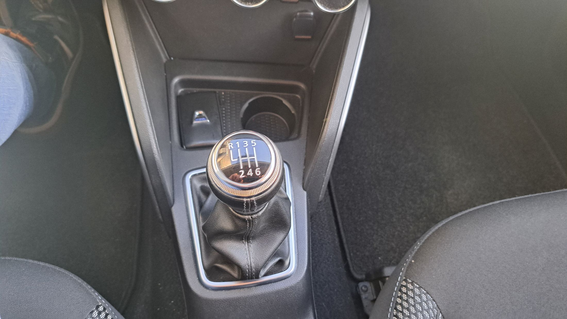 Dacia Duster 1332cc 131Pk, GPS, 360°camera, airco, dodehoekwaarschuwing.