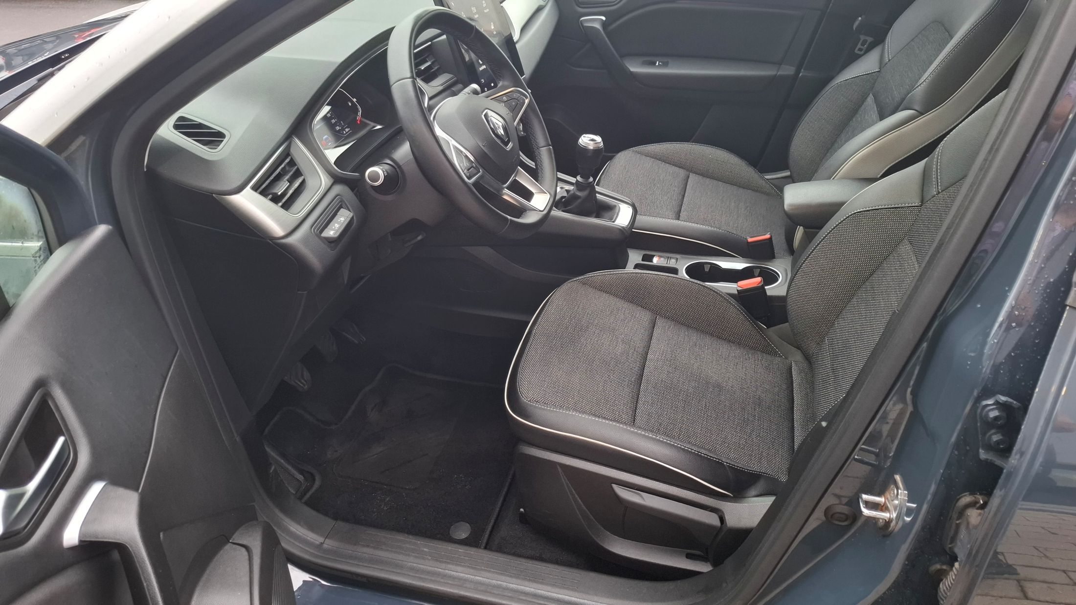 Renault Captur TCe 91 Pk, GPS, 360° camera, trekhaak, airco, sensoren V+A