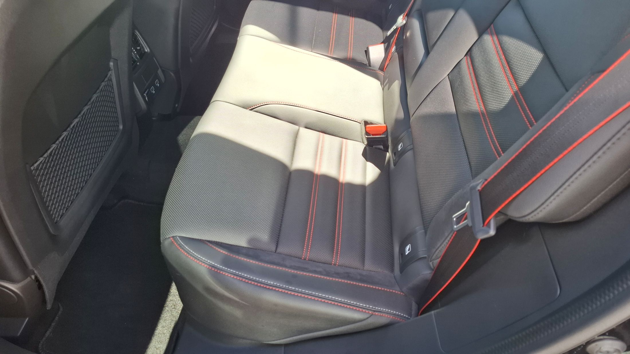 Renault Arkana 1332cc-140Pk, zetelverwarming, leder, dodehoekwaarschuwing