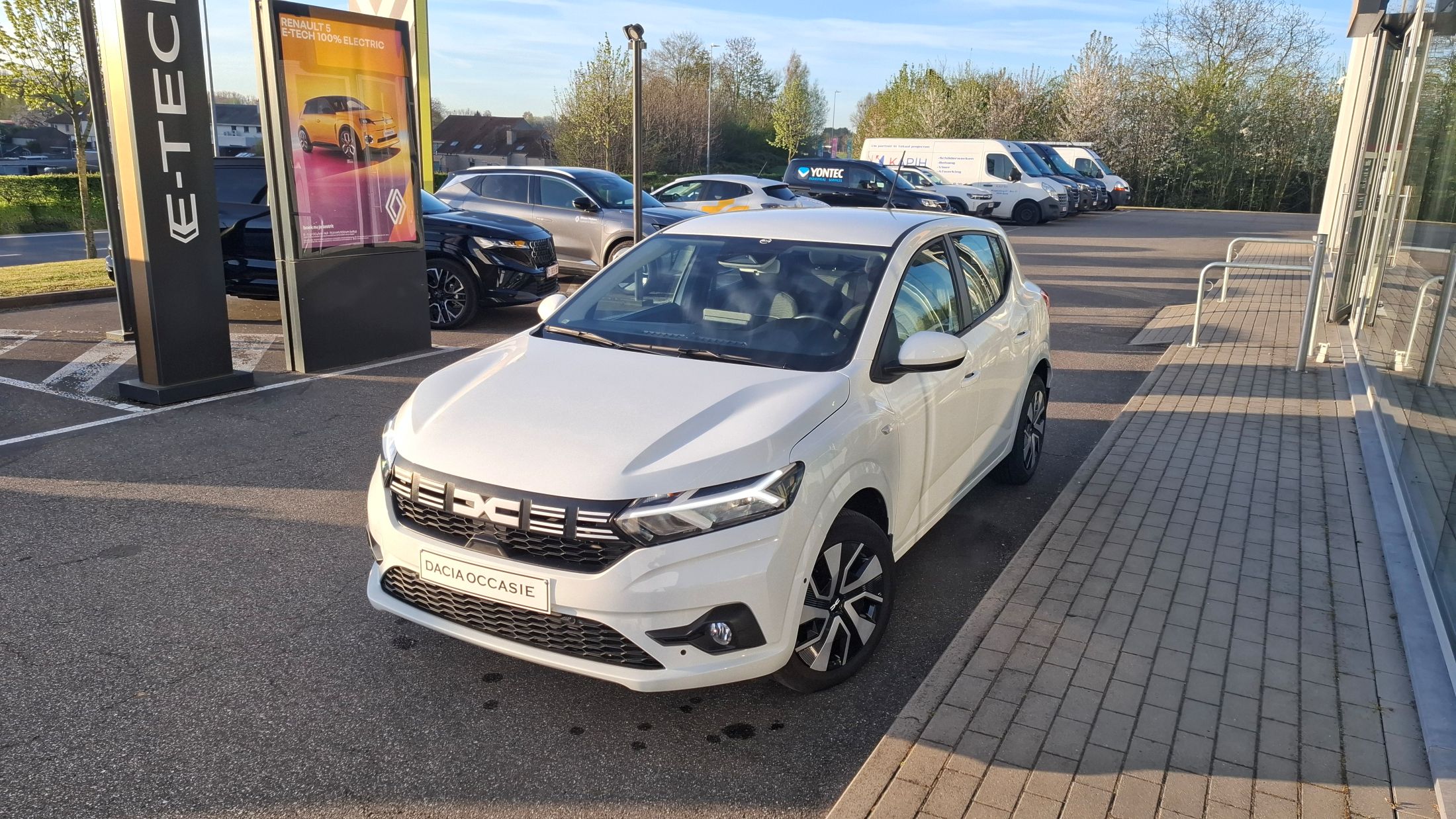 Dacia Sandero TCe 90, airco, GPS, sensoren V+A, camera, dodehoekwaarschuwing