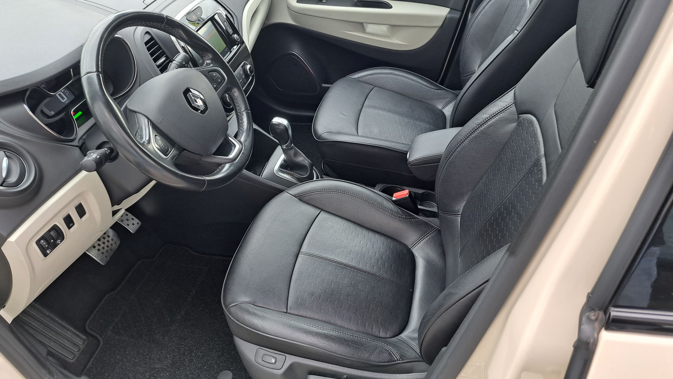 Renault Captur 1200cc 120Pk AUTOMAAT, GPS, camera, leder