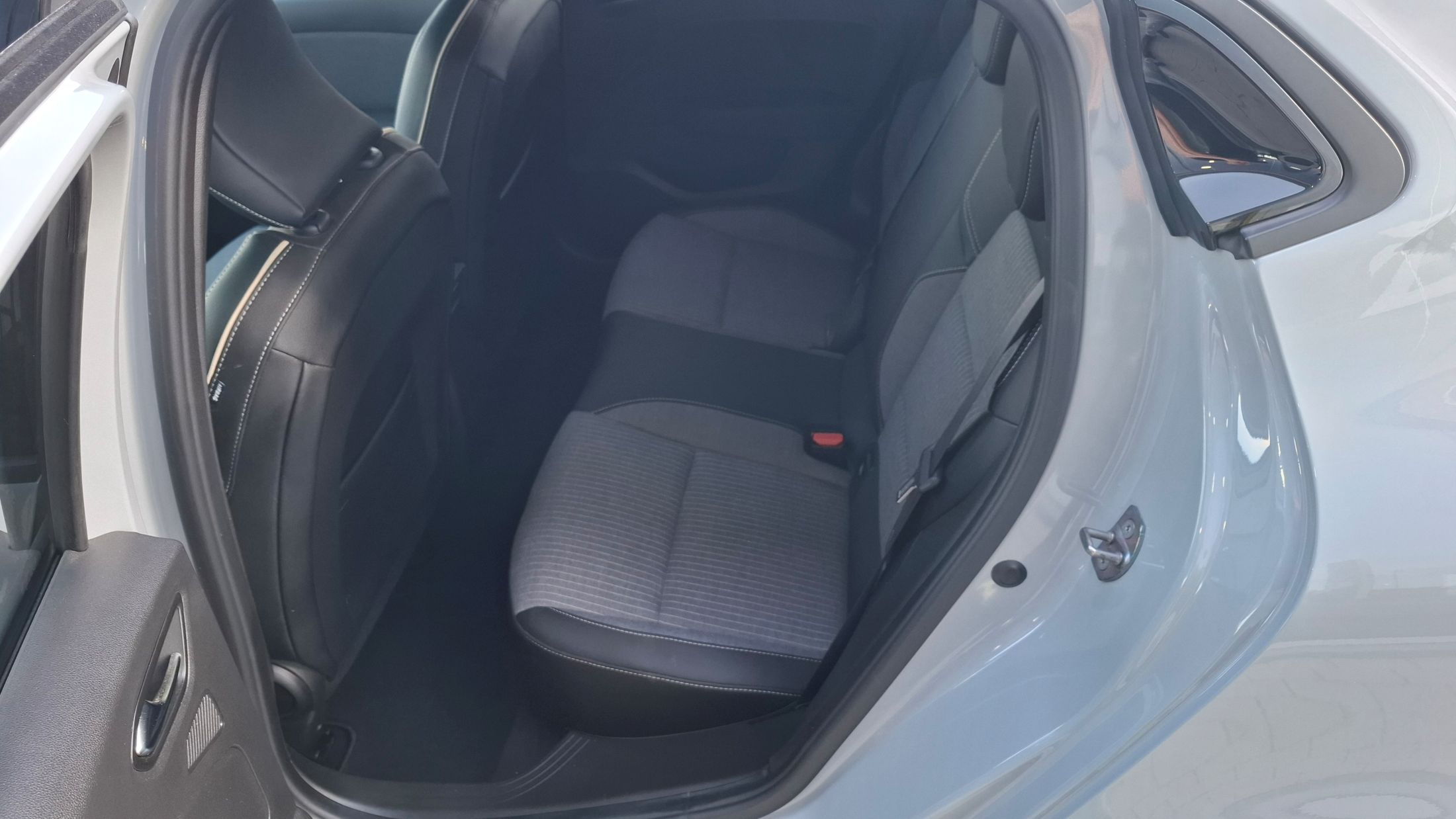 Renault Clio E-Tech FullHybrid, GPS, camera, sensoren A, GARANTIE tot 09-29