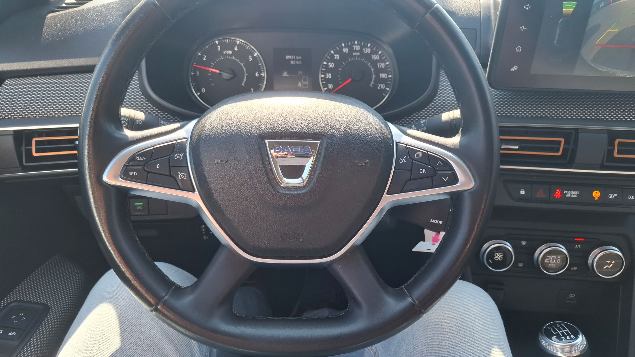Dacia Stepway TCe 90, trekhaak, GPS, camera, dodehoekwaarschuwing, sensoren V+A