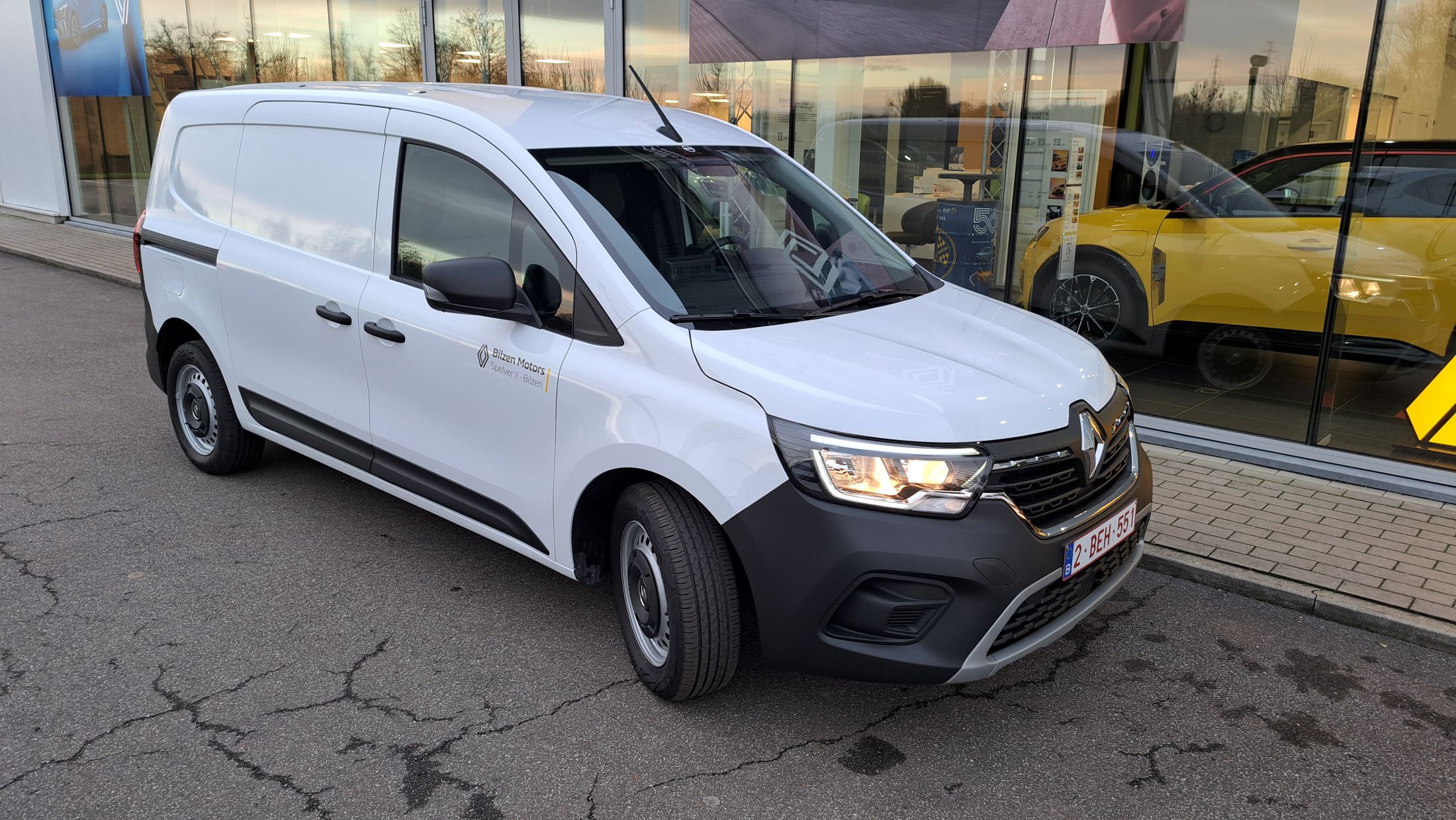 Renault Kangoo Van TCe 130 Pk, airco, apple&android, pack cargo