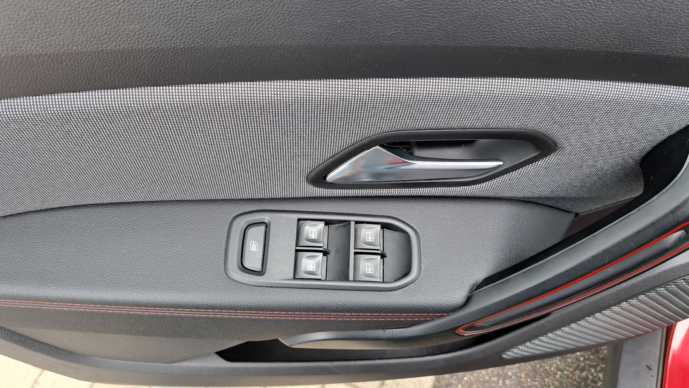 Dacia Duster 1332cc 150Pk, GPS, camera, trekhaak, sensoren A, dodehoekwaarschuwing