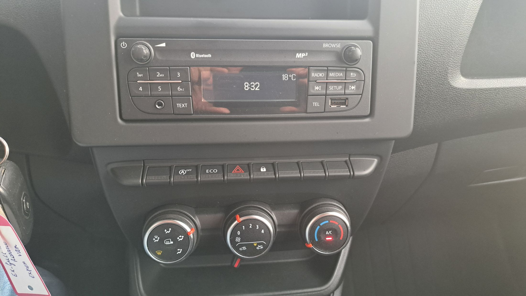 Renault Express 1332cc 102Pk, airco, sensoren A, trekhaak