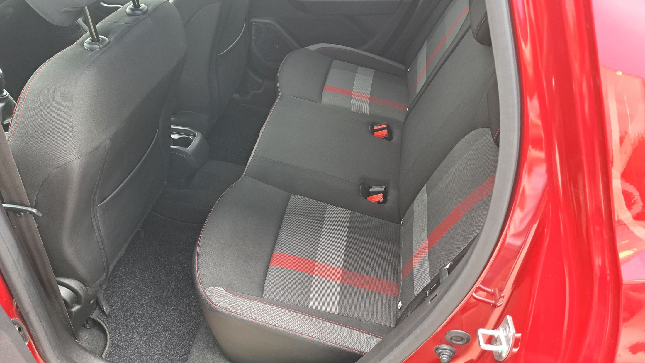 Dacia Duster 1332cc 150Pk, GPS, camera, trekhaak, sensoren A, dodehoekwaarschuwing