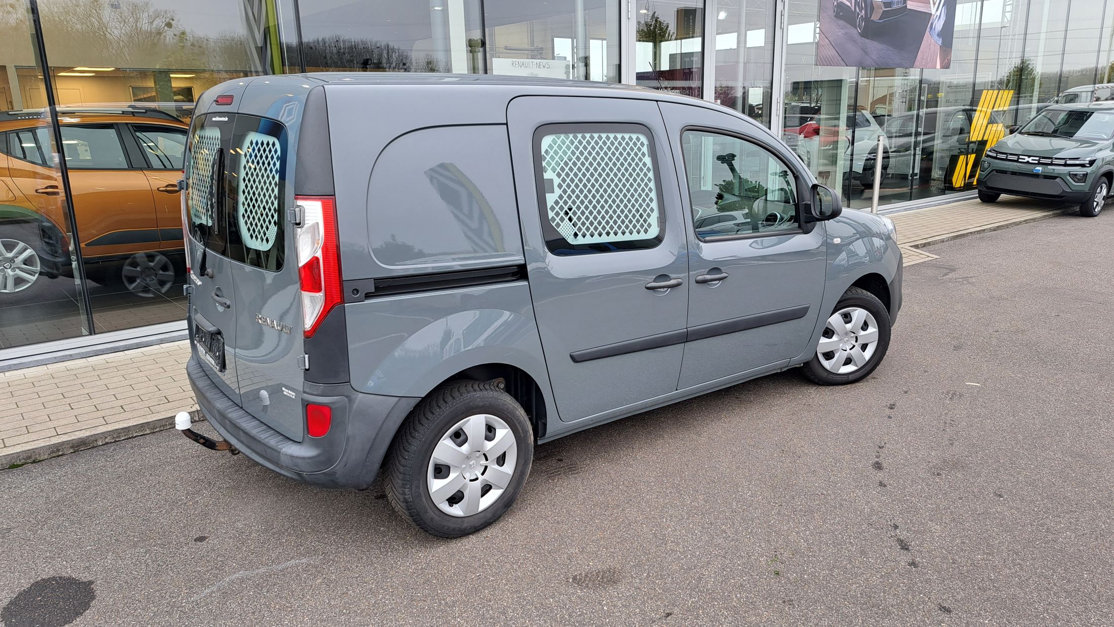 Renault Kangoo Van DCi 90 Pk, GPS, trekhaak, airco, 3 zit, €10300 ex