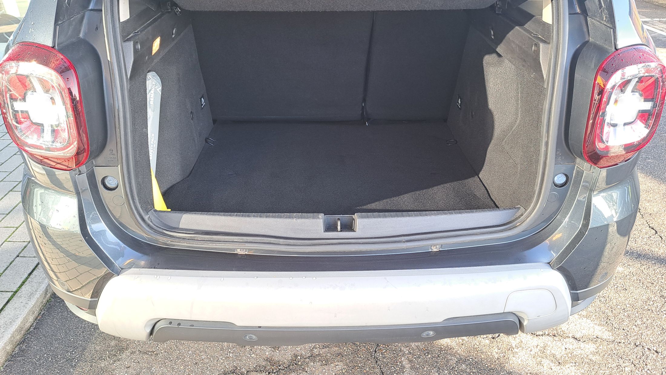 Dacia Duster 1332cc 131Pk, GPS, 360°camera, airco, dodehoekwaarschuwing.