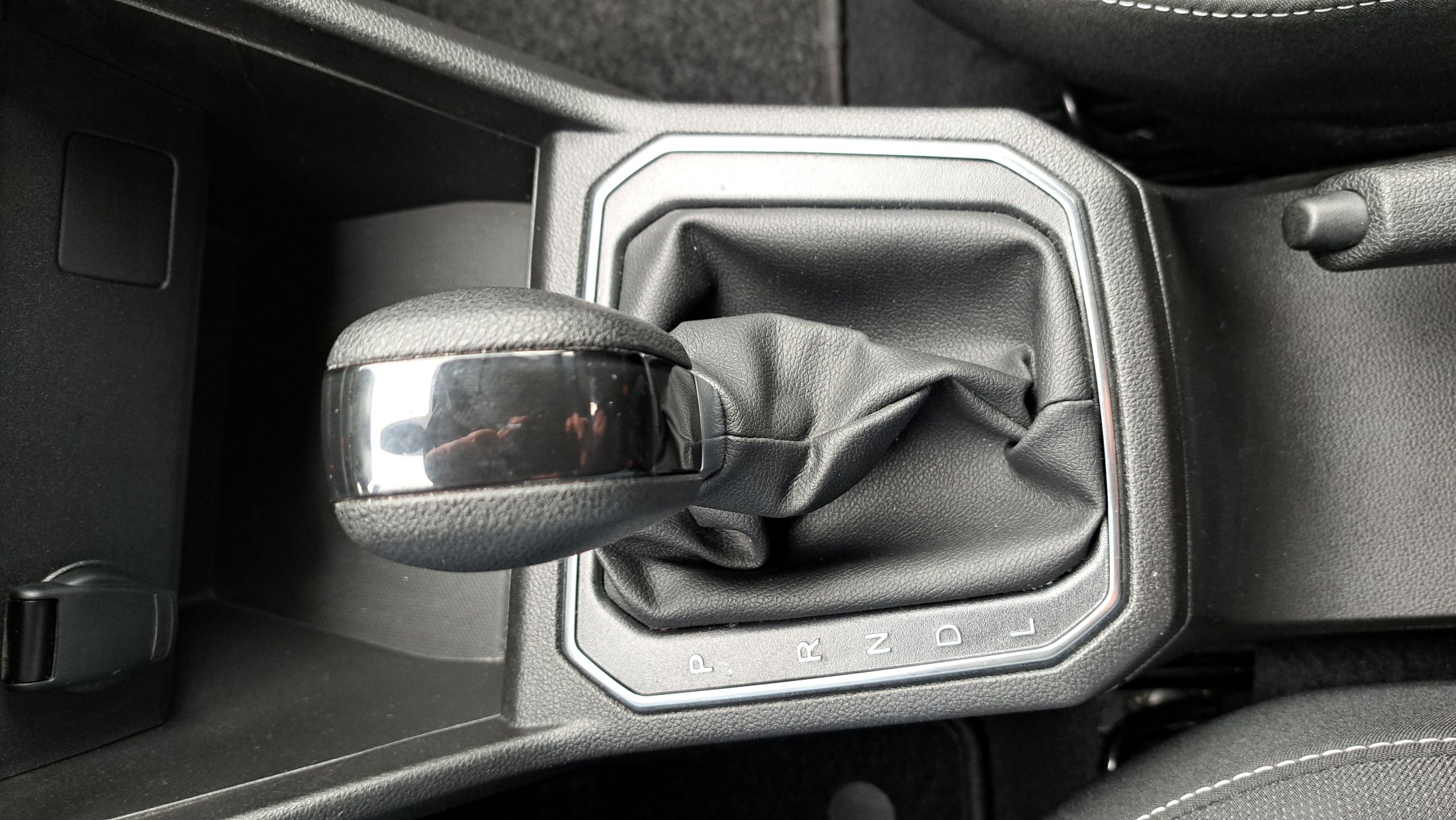 Dacia Stepway TCe 90 AUTOMAAT, airco, dodehoekwaarschuwing, afneenbare trekhaak.