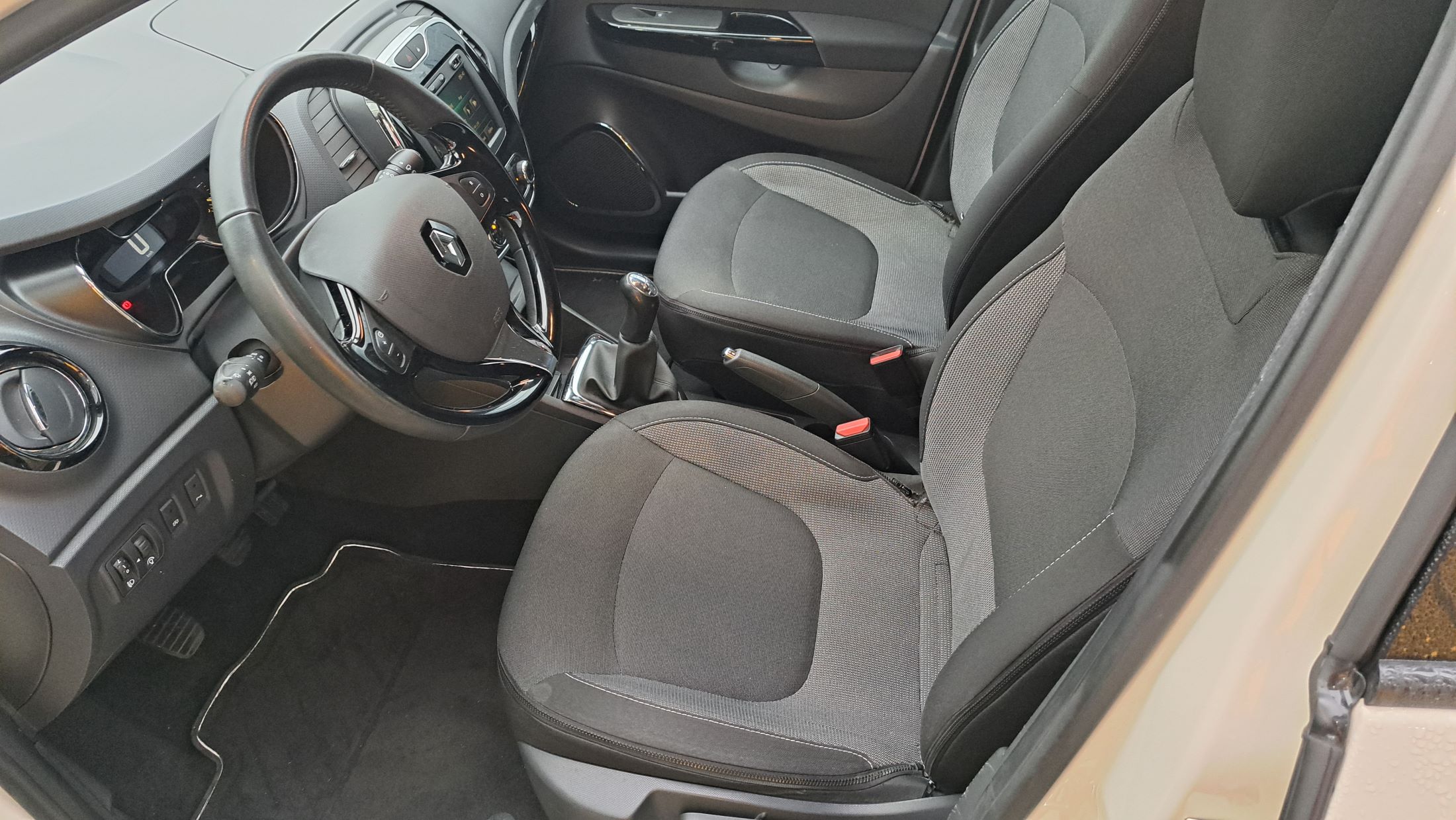 Renault Captur TCe 90, airco, GPS, sensoren A, camera, trekhaak