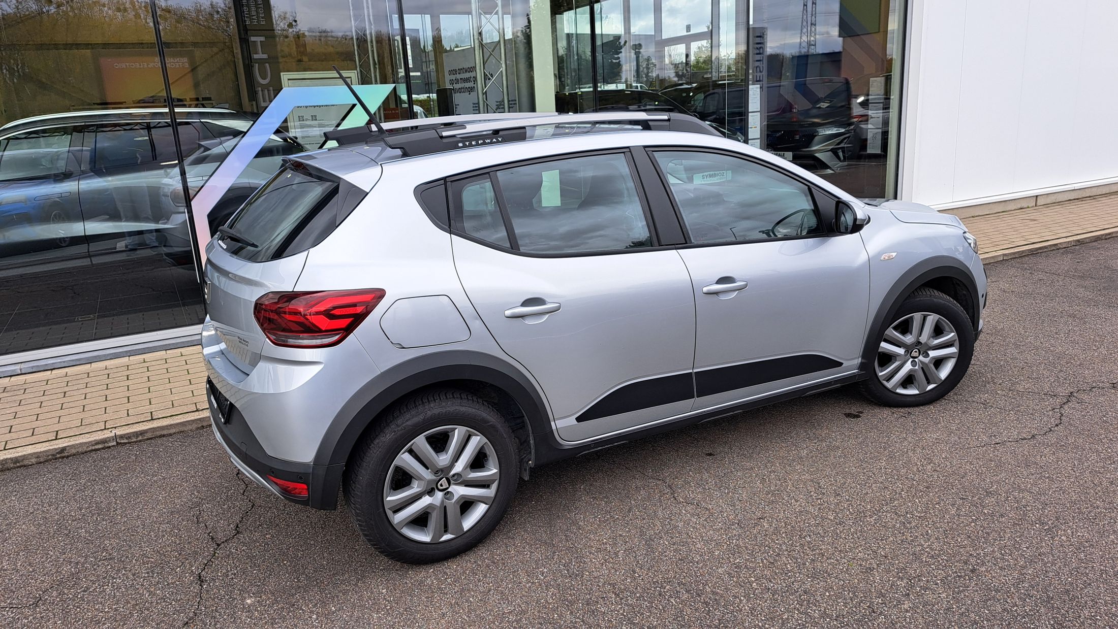 Dacia Sandero Stepway TCe 90 AUTOMAAT, GPS, camera, sensoren V+A, dodehoekw.