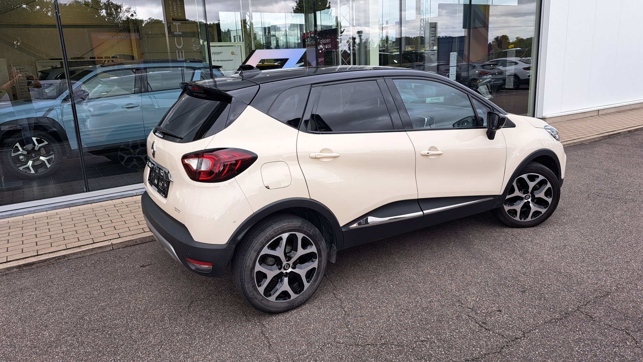 Renault Captur 1200cc 120Pk AUTOMAAT, GPS, camera, leder