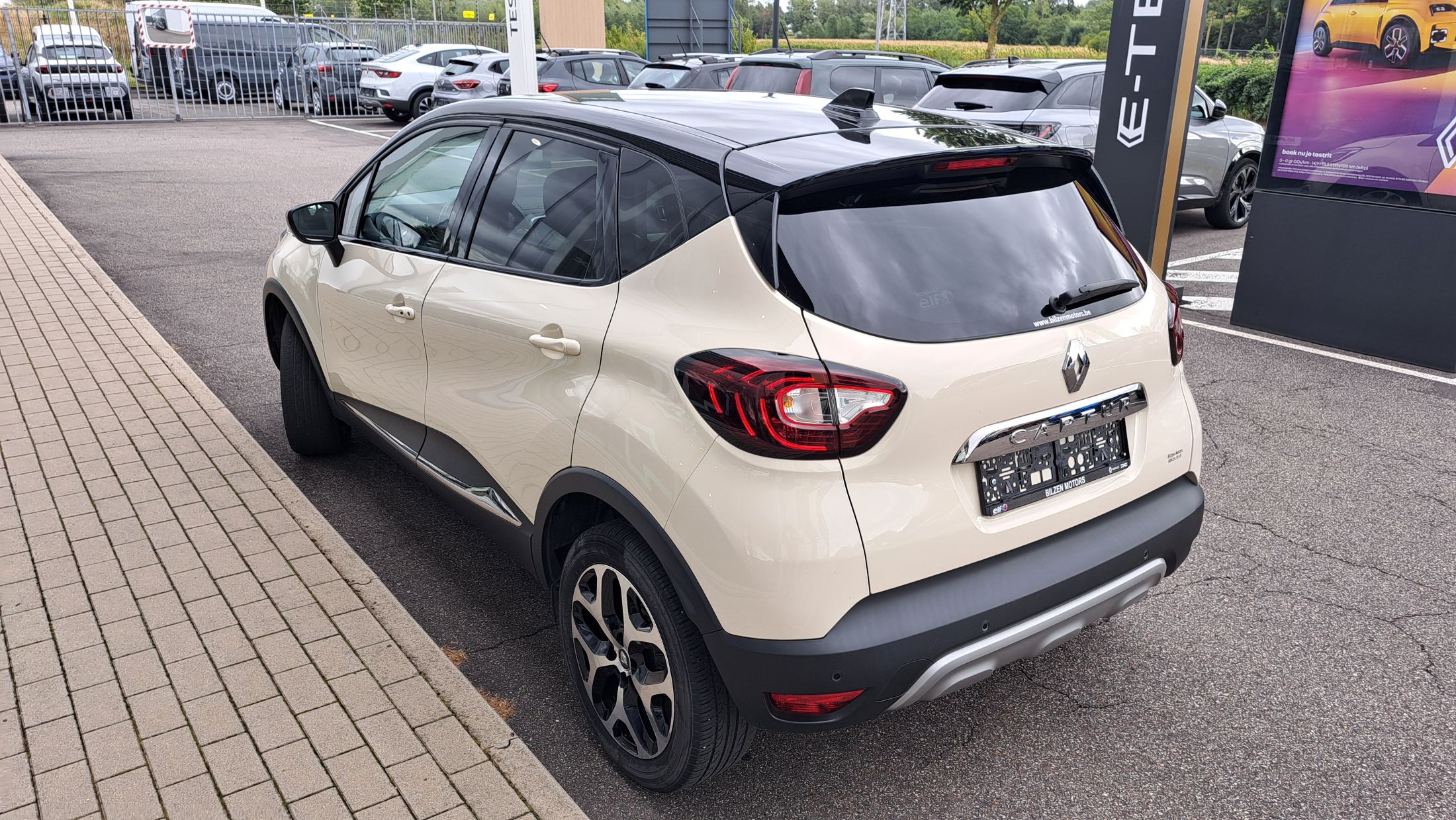 Renault Captur 1200cc 120Pk AUTOMAAT, GPS, camera, leder