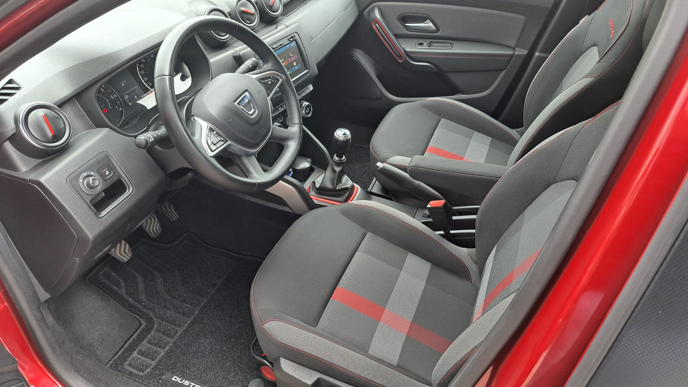 Dacia Duster 1332cc 150Pk, GPS, camera, trekhaak, sensoren A, dodehoekwaarschuwing
