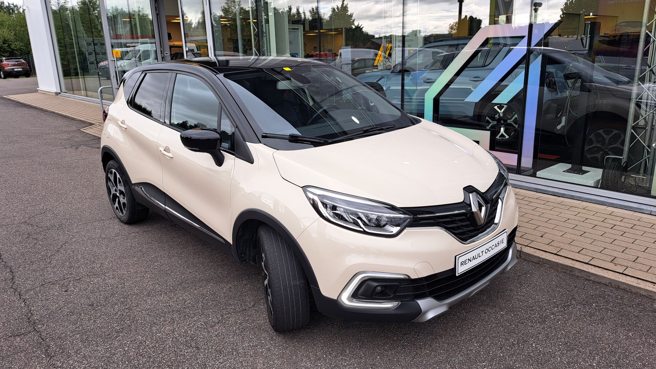 Renault Captur 1200cc 120Pk AUTOMAAT, GPS, camera, leder